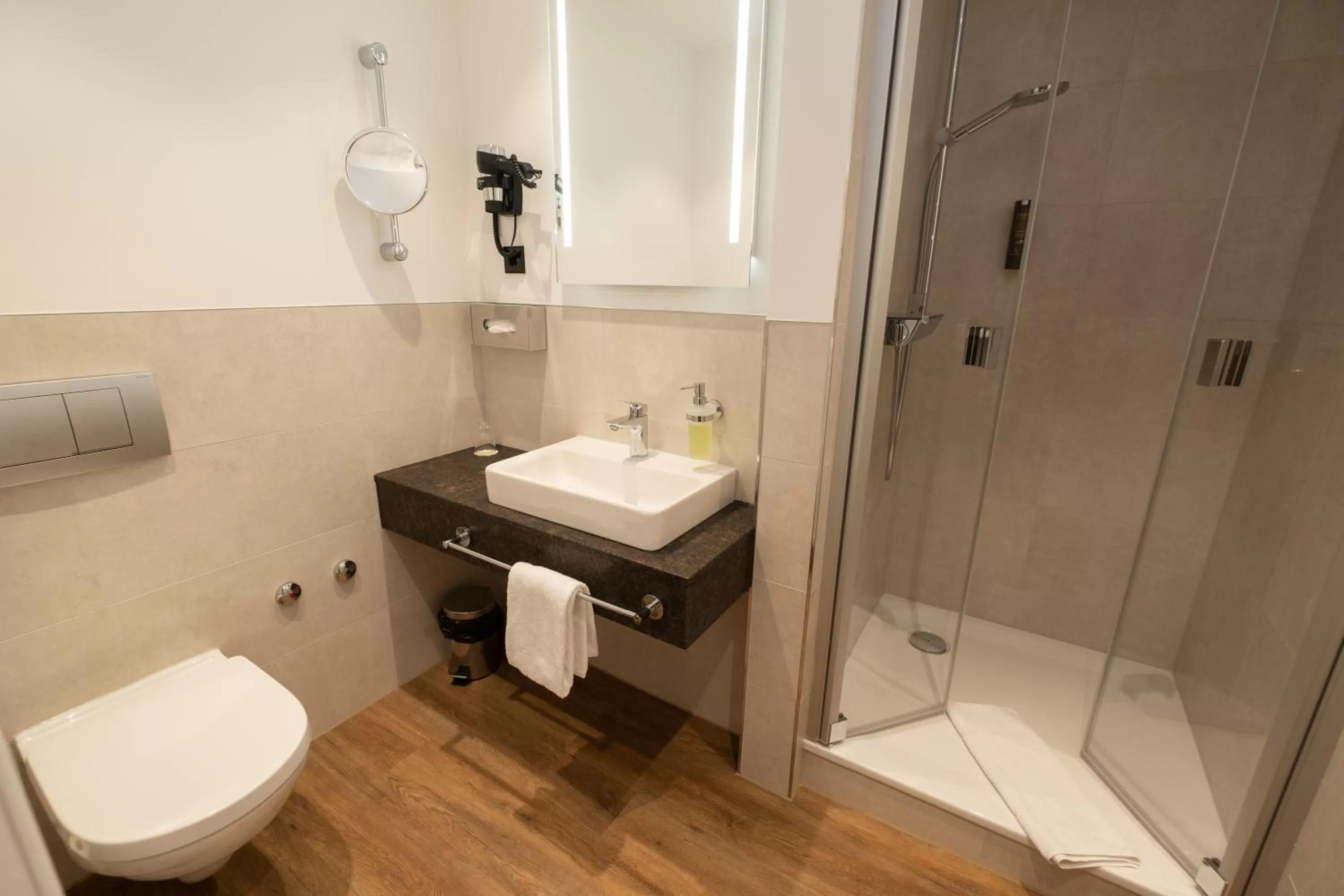 Bathroom in Hotel Niedersächsischer Hof