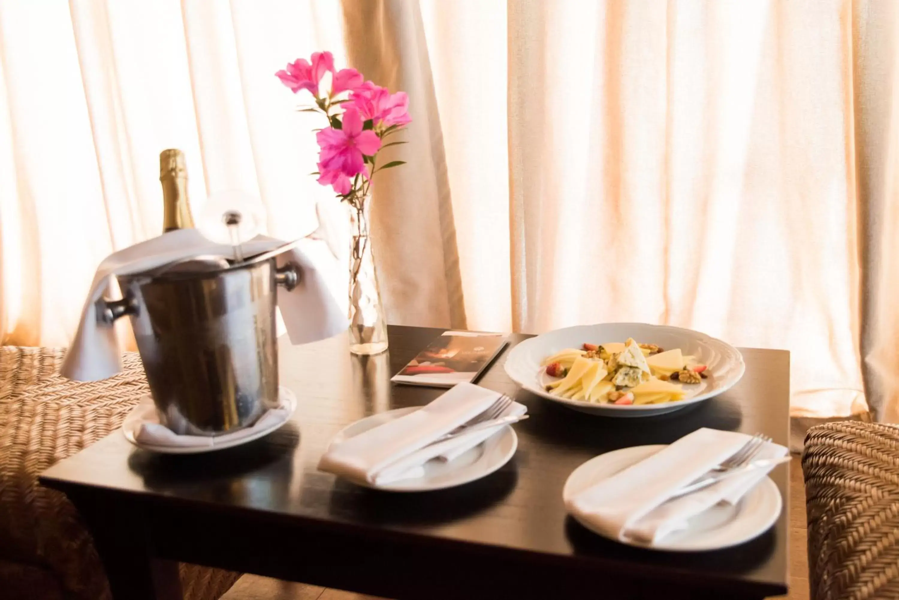 Food and drinks in Loi Suites Iguazu Hotel