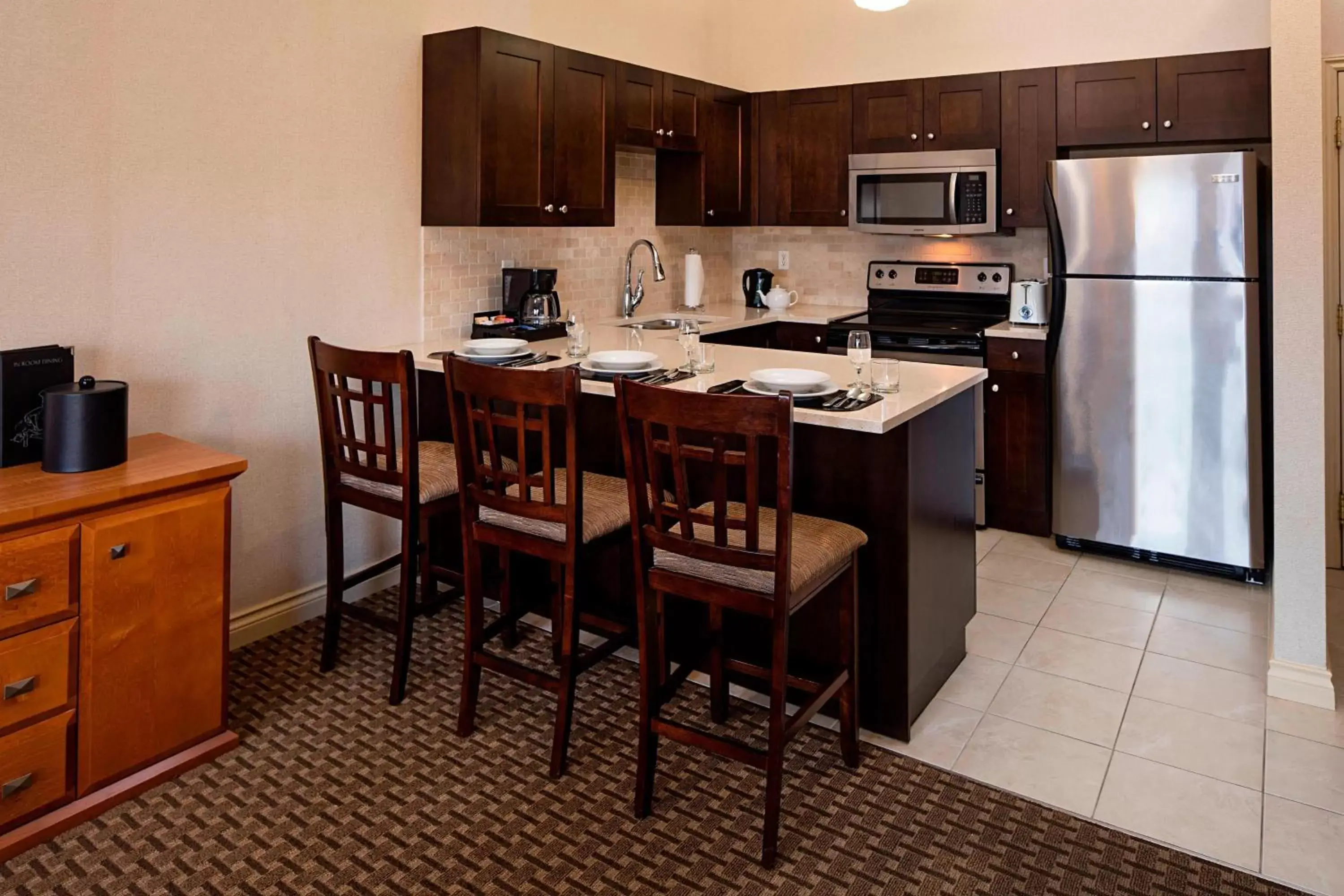 Kitchen or kitchenette, Kitchen/Kitchenette in Delta Hotels by Marriott Grand Okanagan Resort