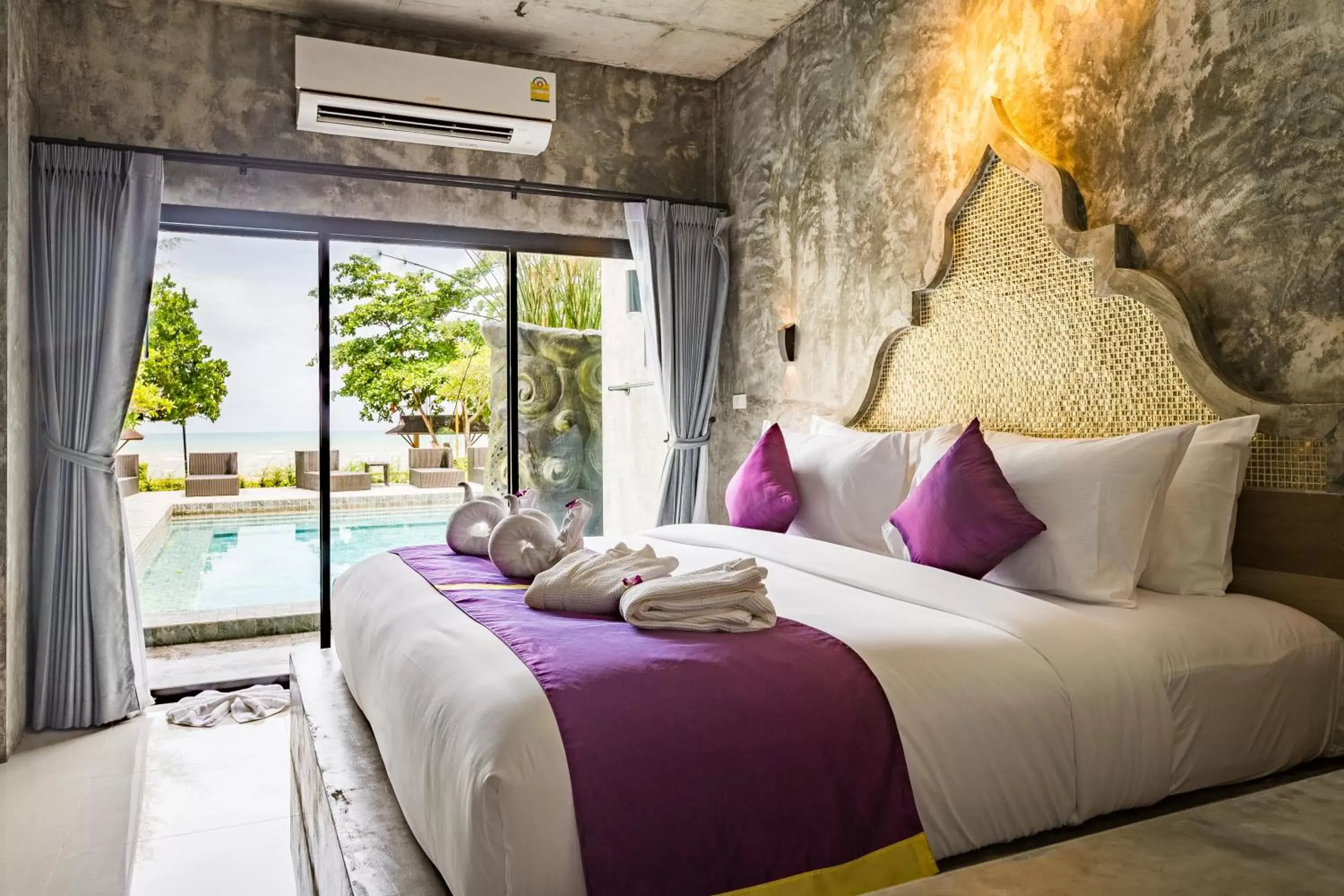 Bed in Maneetel Krabi Beachfront-SHA Plus