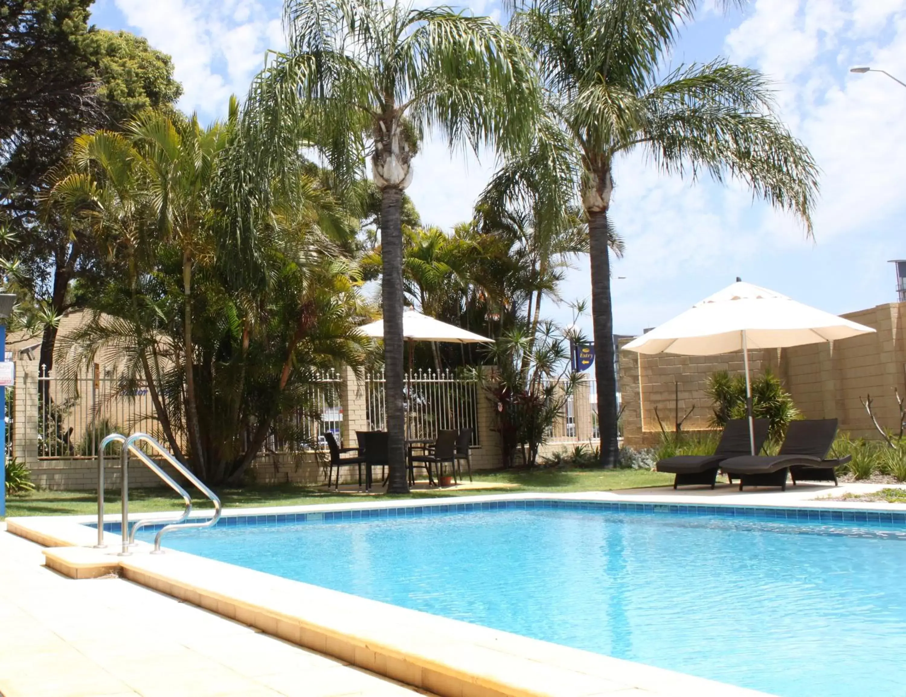 Swimming Pool in Flag Motor Lodge