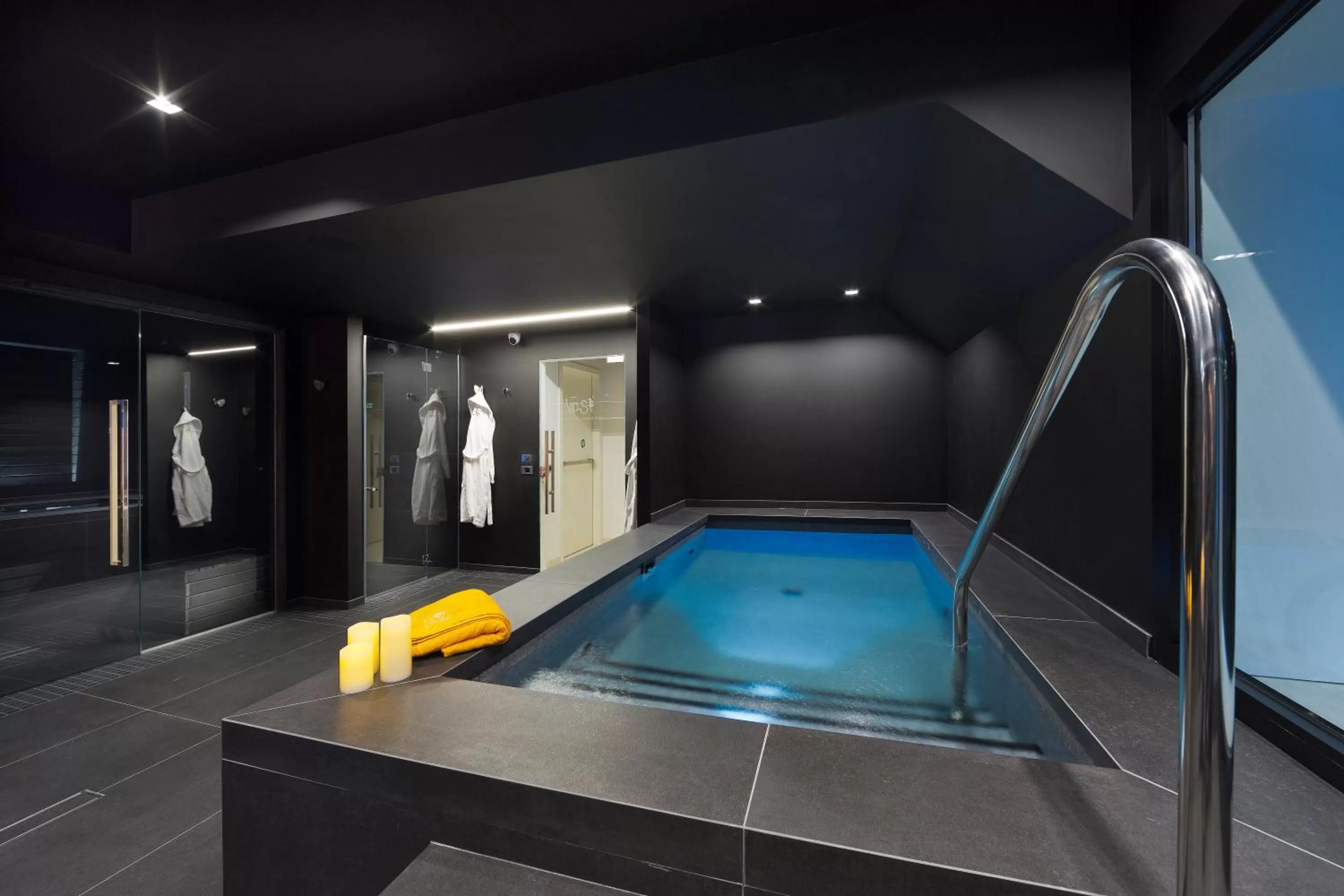 Vip's Motel Luxury Accommodation & Spa