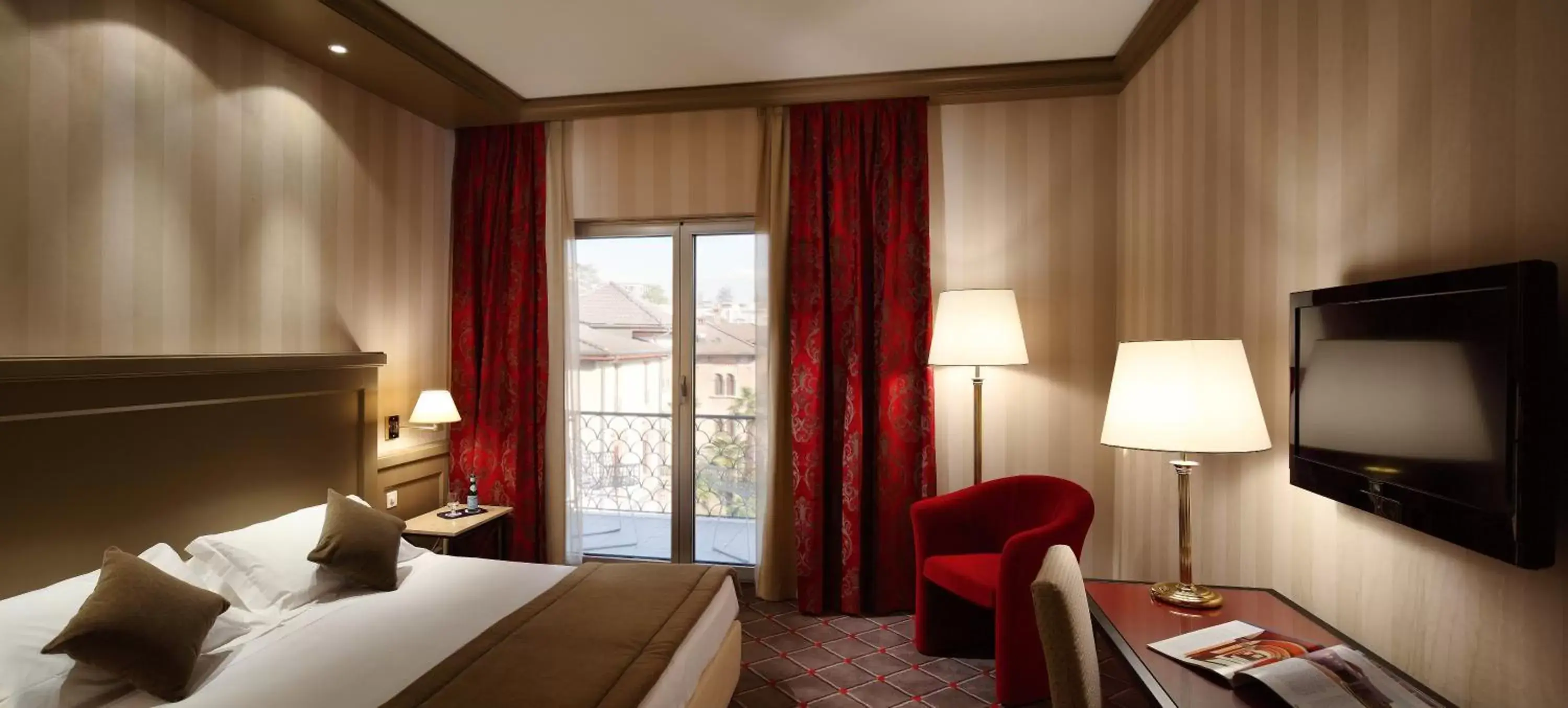 Double or Twin Room with Balcony in Hotel De La Paix