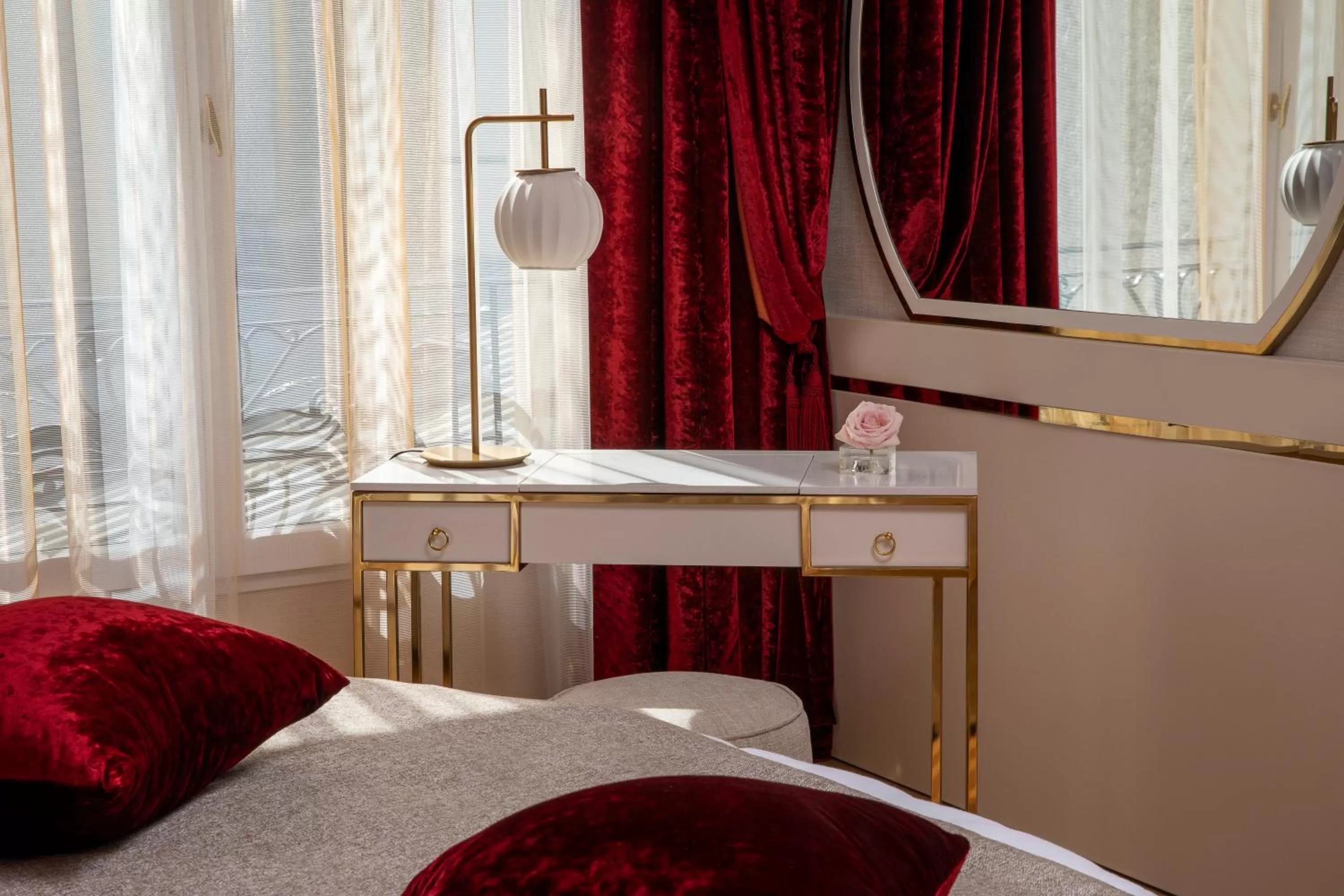 Bedroom, Bed in Paris j'Adore Hotel & Spa