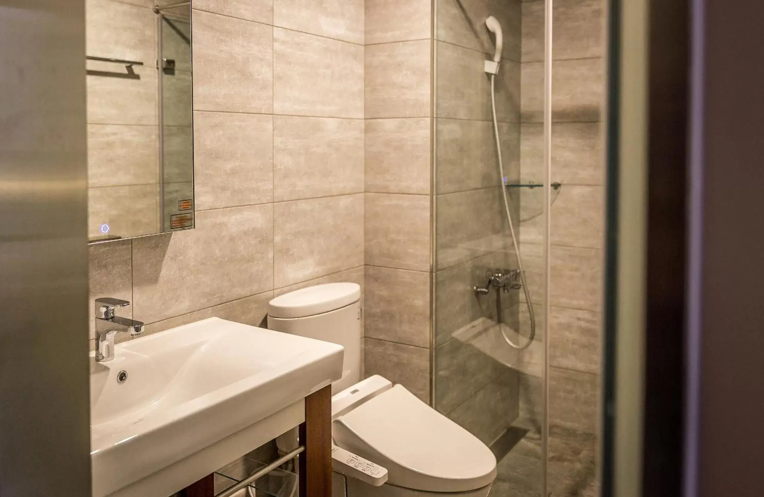 Shower, Bathroom in Greatt Hotel
