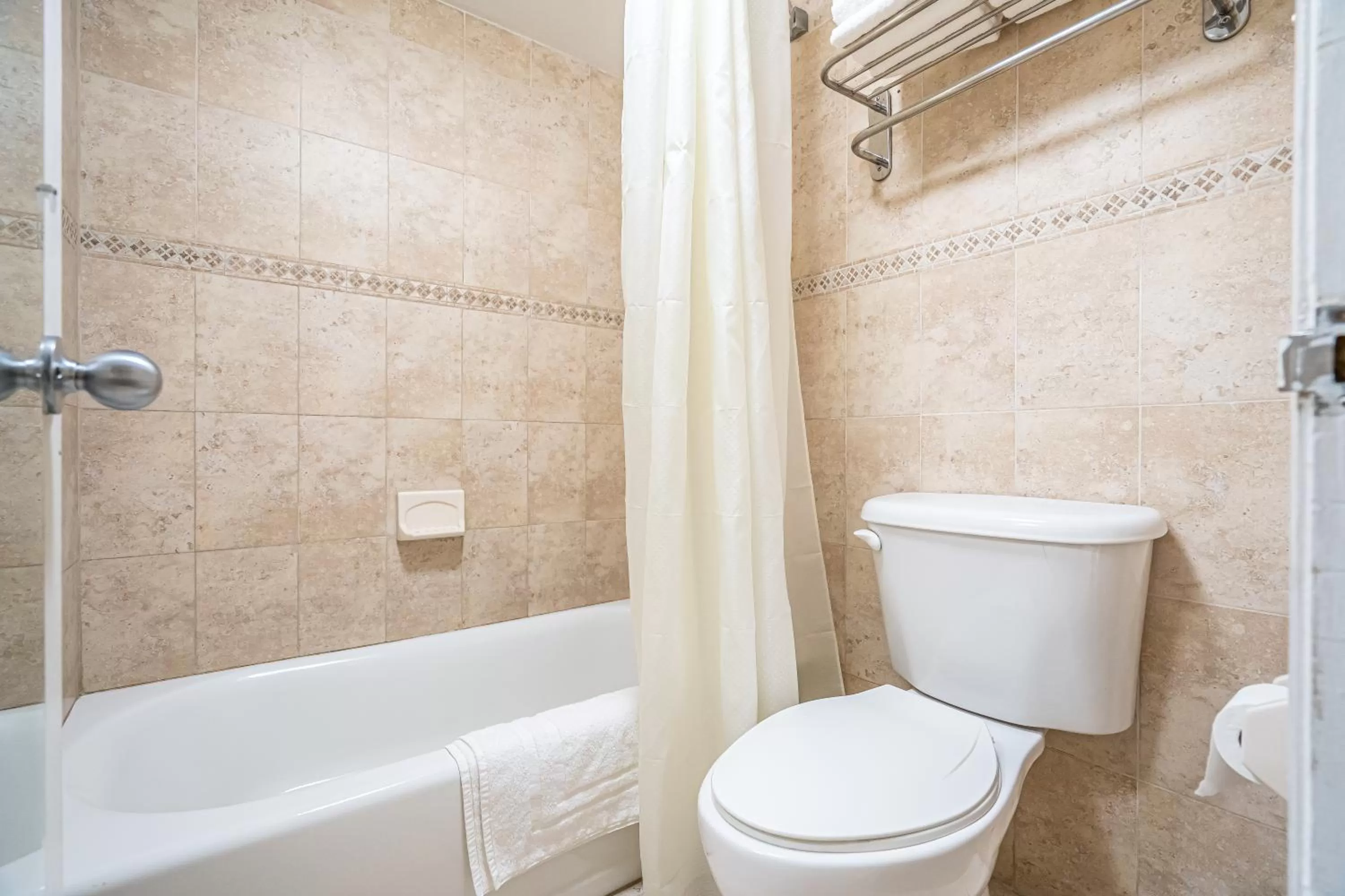 Toilet in Hotolos Hollywood