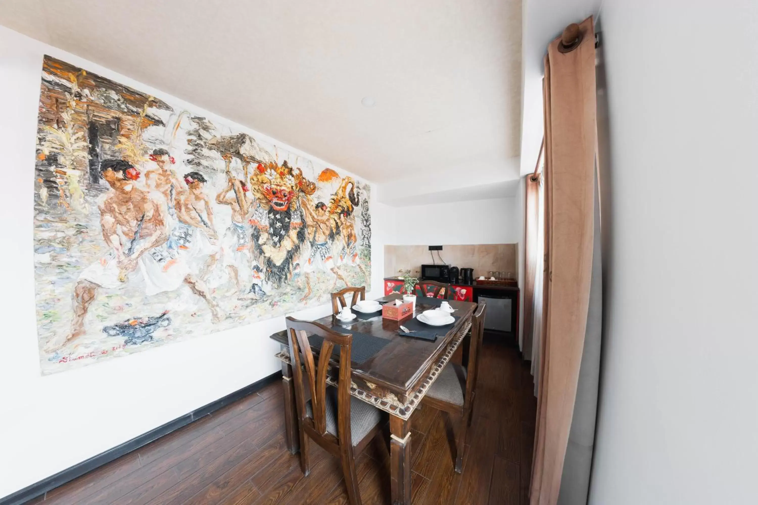 Kitchen or kitchenette, Dining Area in Dalai-La Boutique Hotel