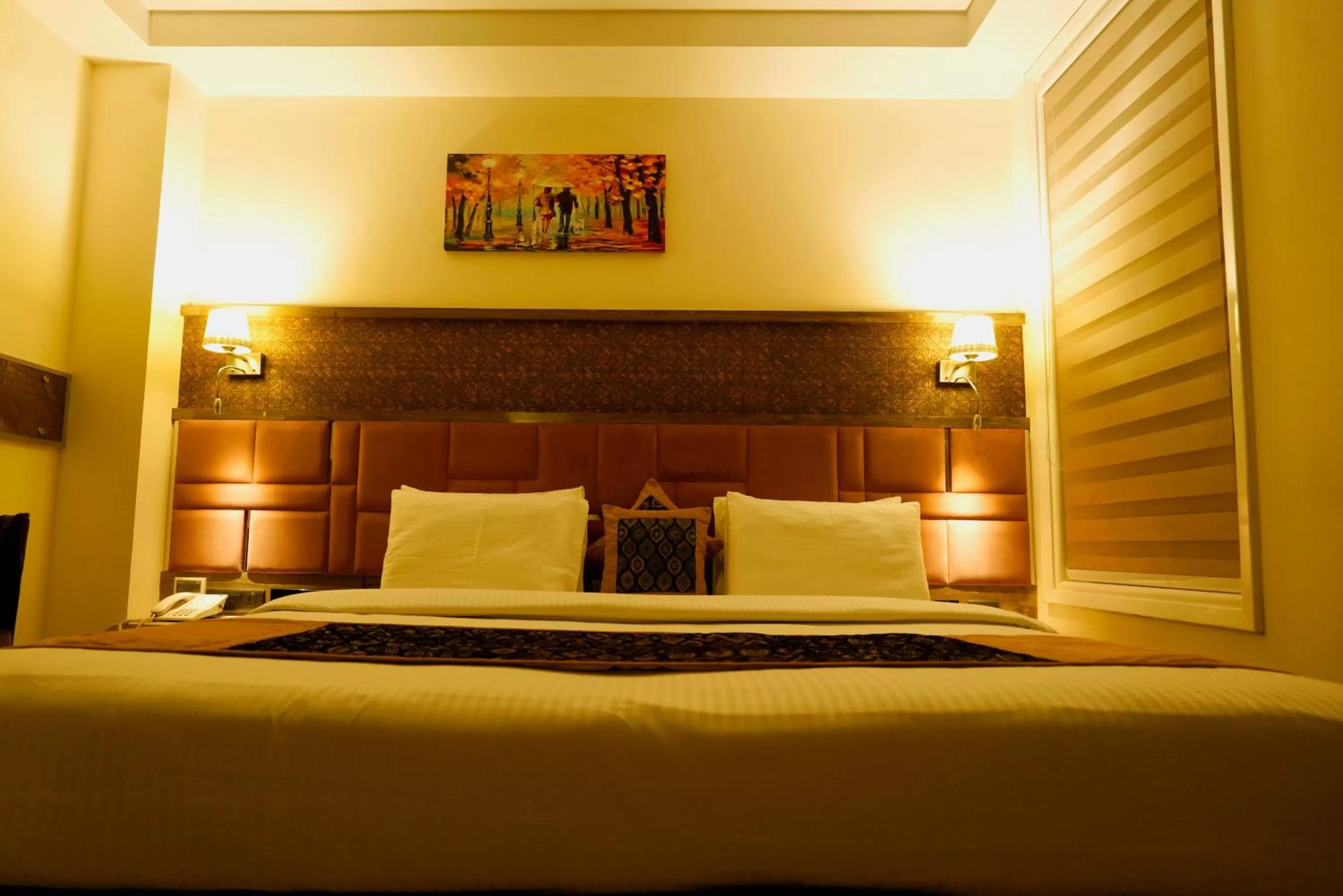 Bed in THE SINGH EMPIRE,New Delhi City Centre