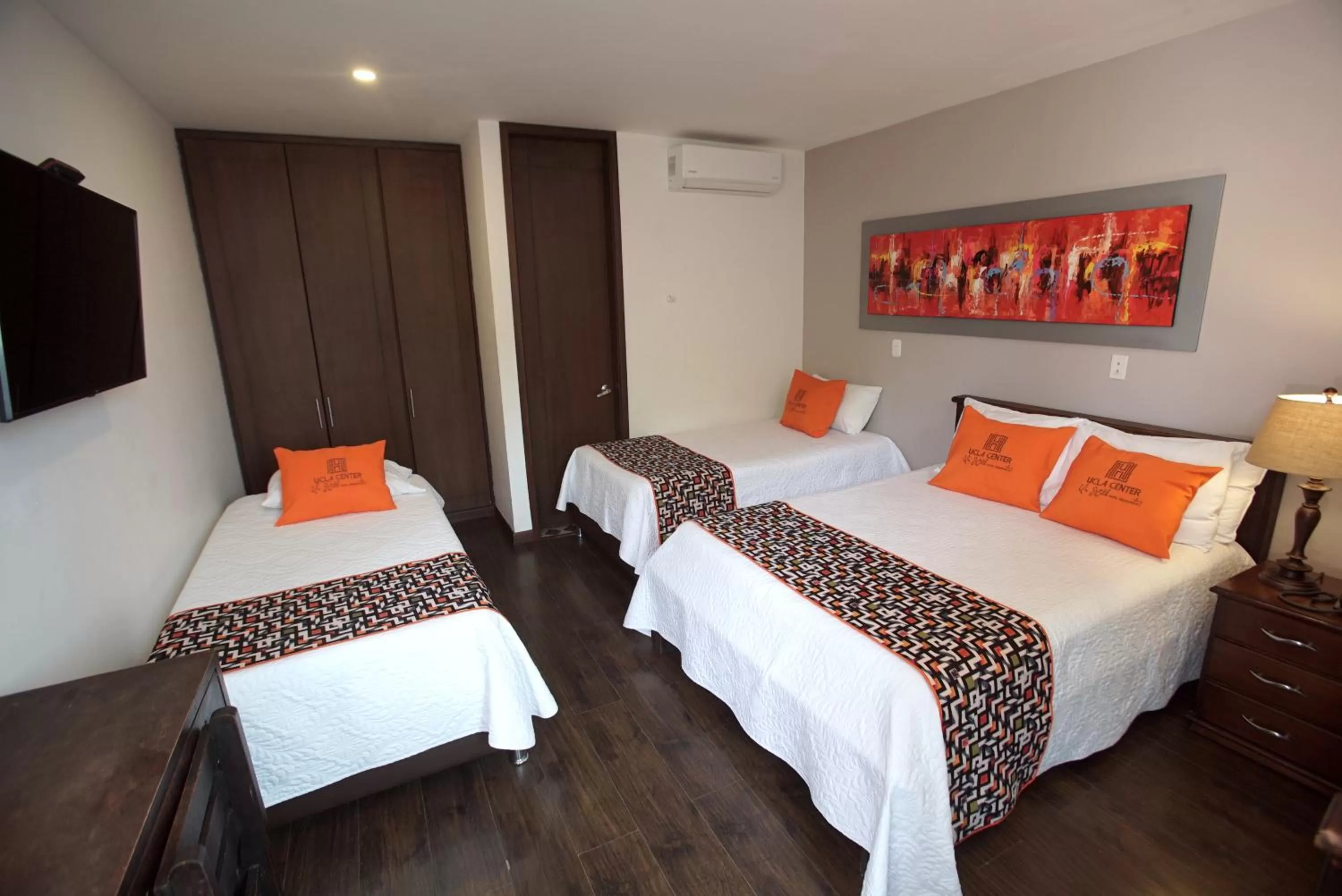 Photo of the whole room, Bed in Hotel Ucla Center