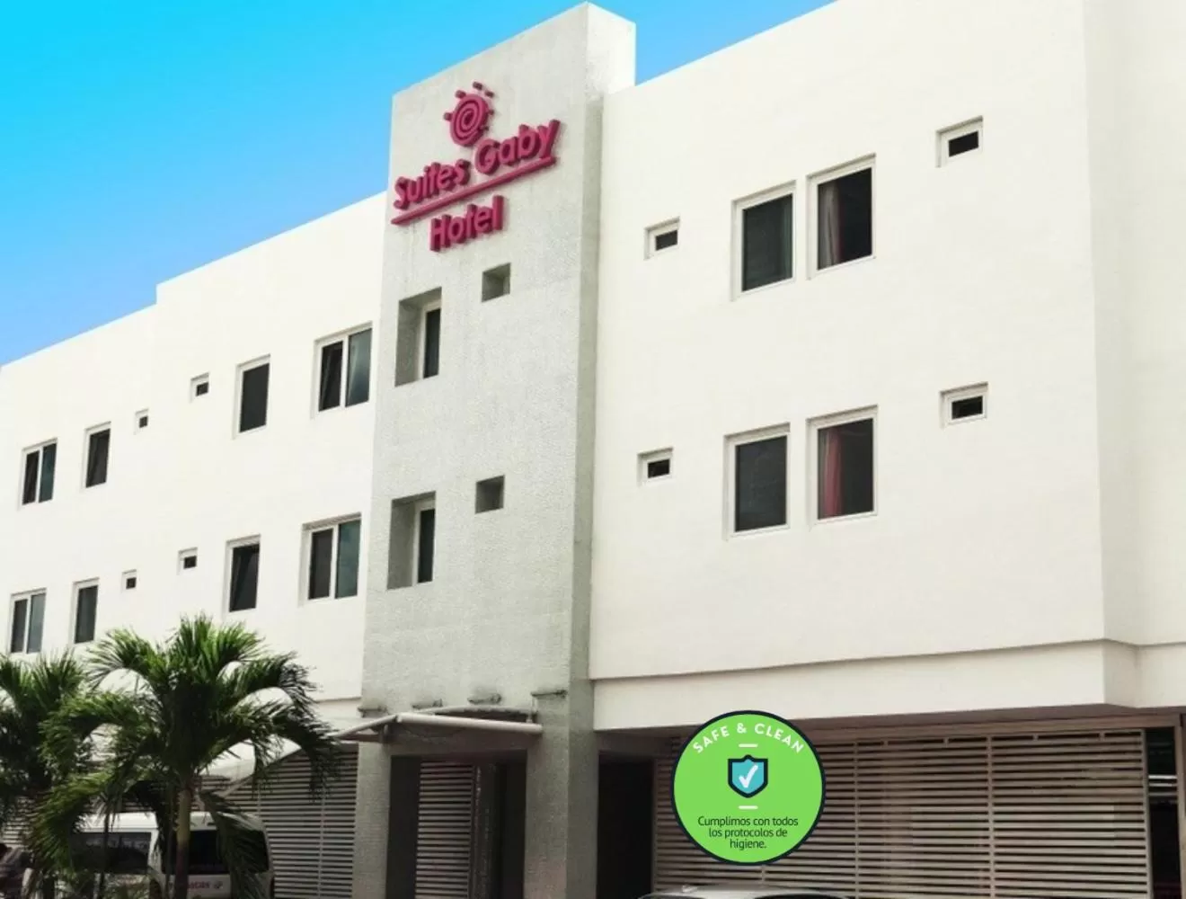 Facade/entrance in Hotel Suites Gaby