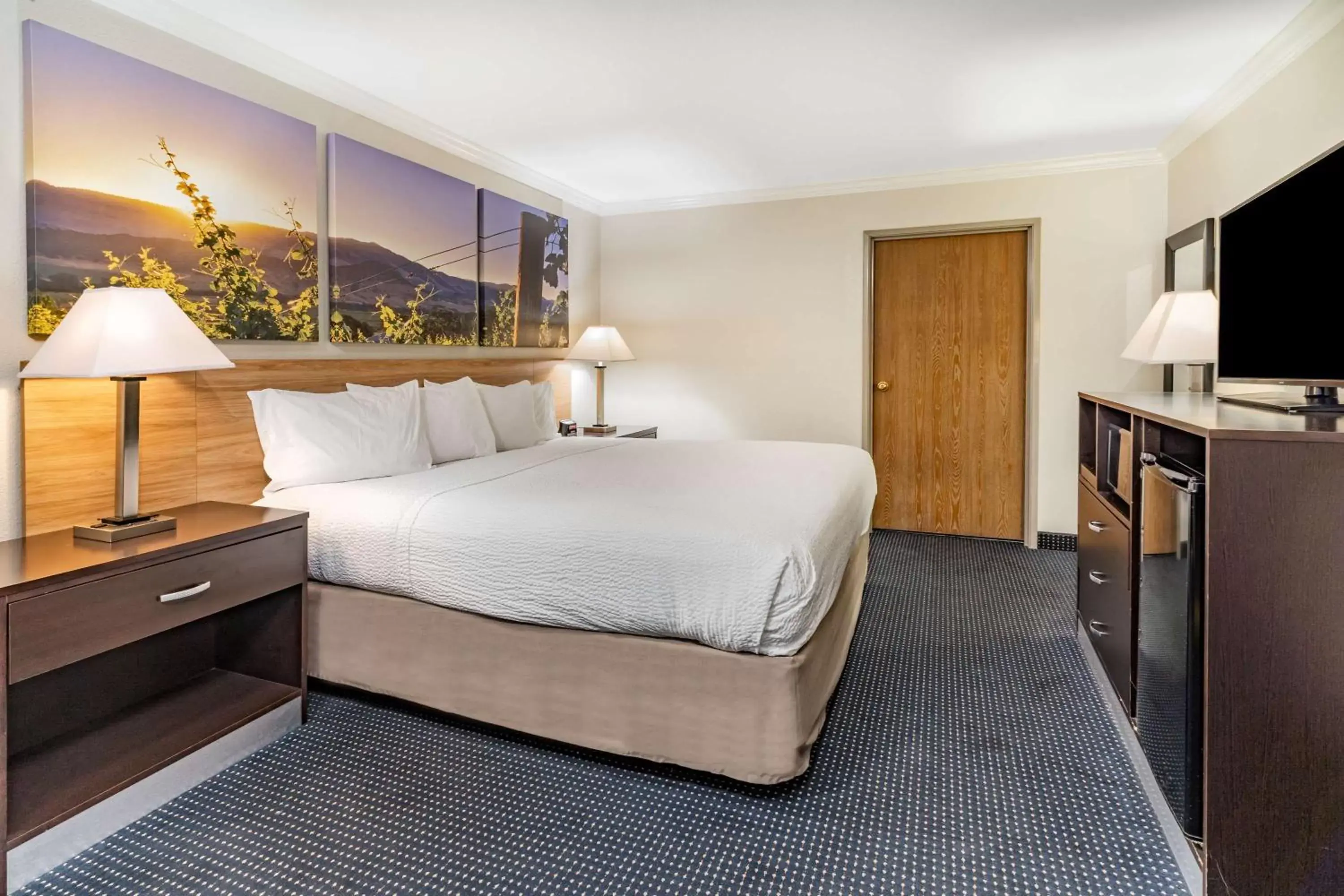 Bedroom, Bed in Days Inn by Wyndham Winnemucca Bedroom, Bed in Days Inn by Wyndham Winnemucca