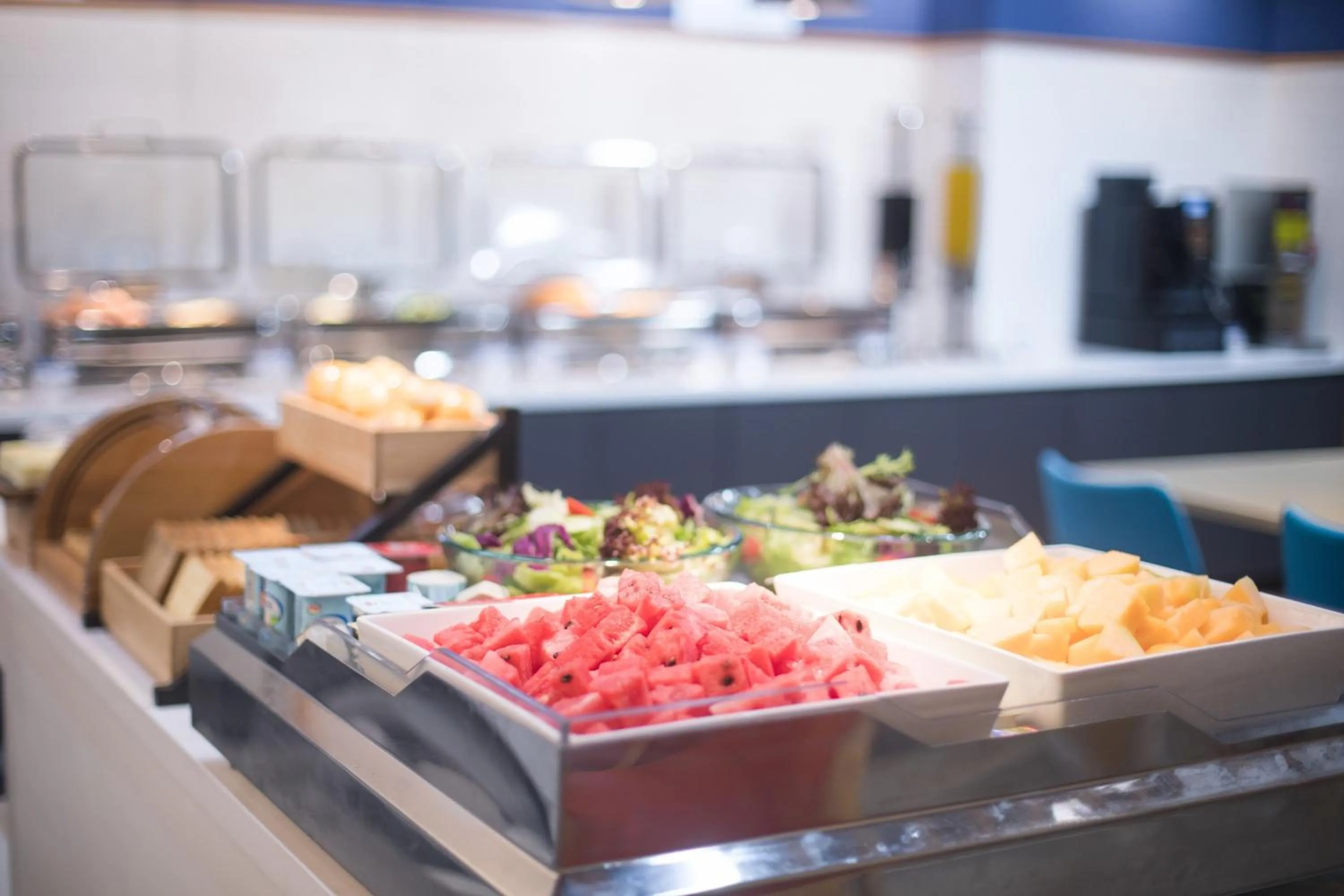 Restaurant/places to eat in Holiday Inn Express Shanghai Jiading Center by IHG