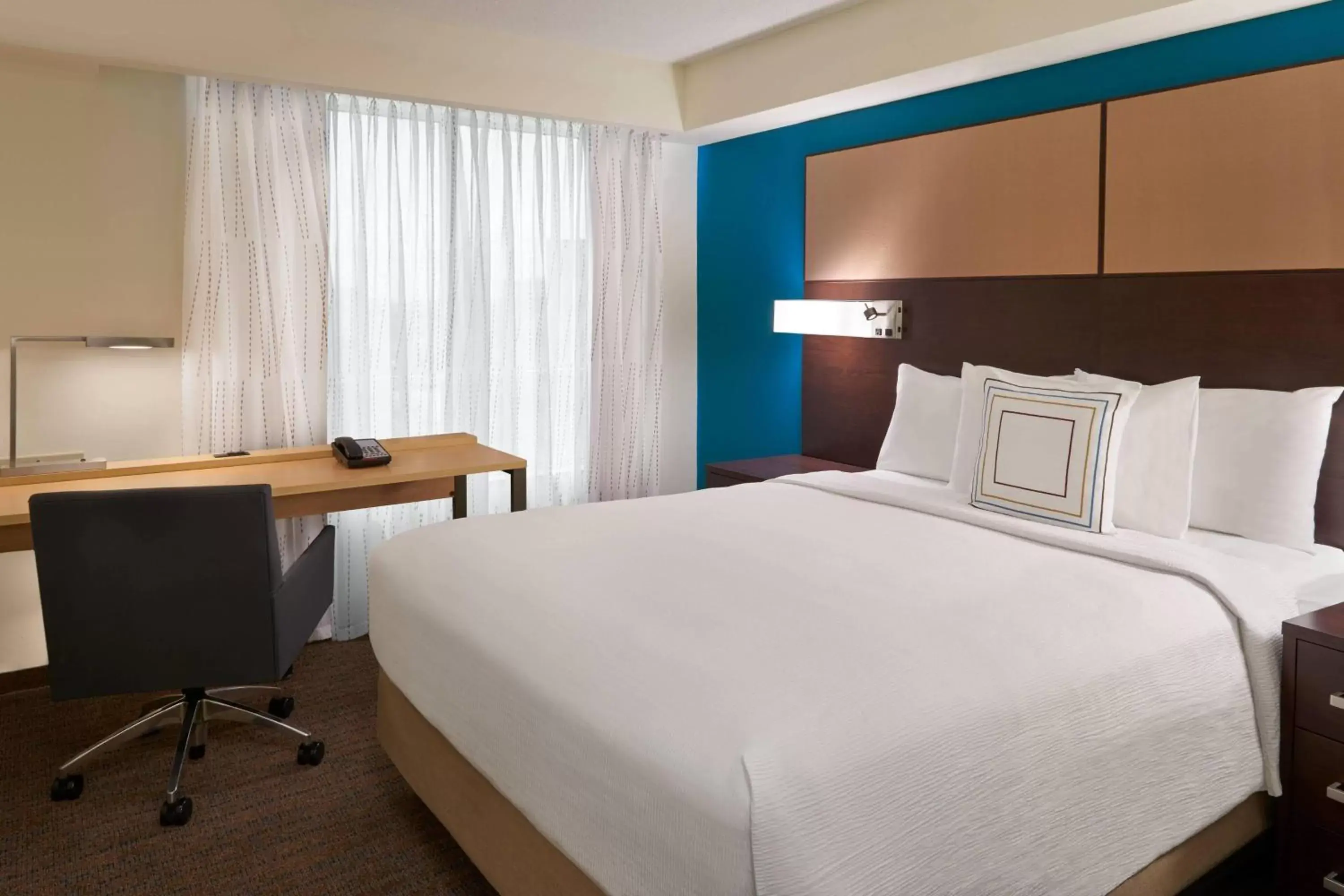 Bedroom, Bed in Residence Inn by Marriott Toronto Airport