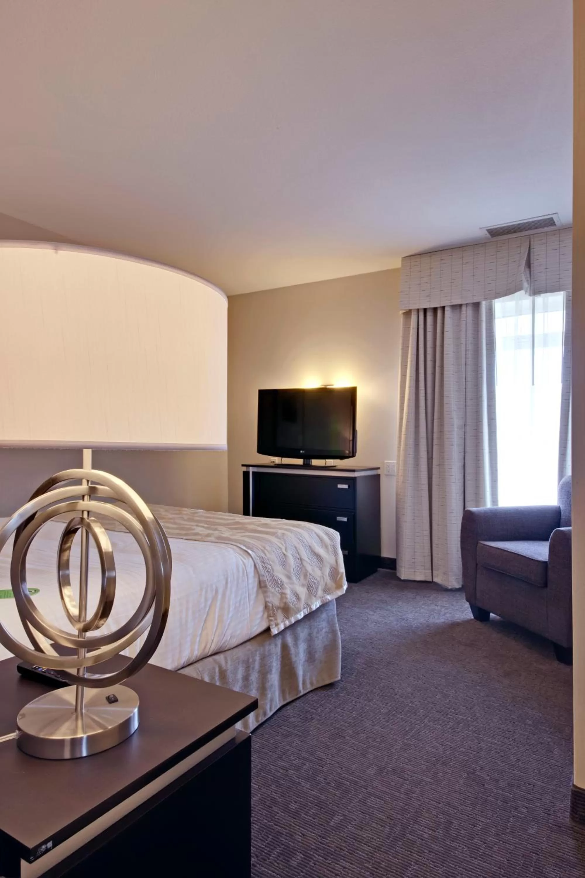TV and multimedia, Bed in Coast Kamloops Hotel & Conference Centre
