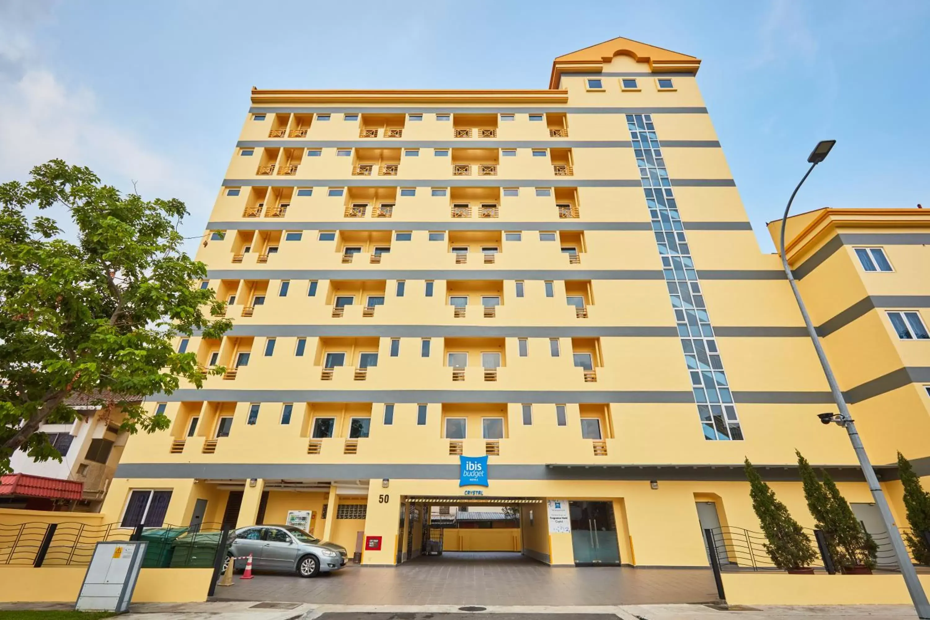 Property building in ibis budget Singapore Crystal Property building in ibis budget Singapore Crystal