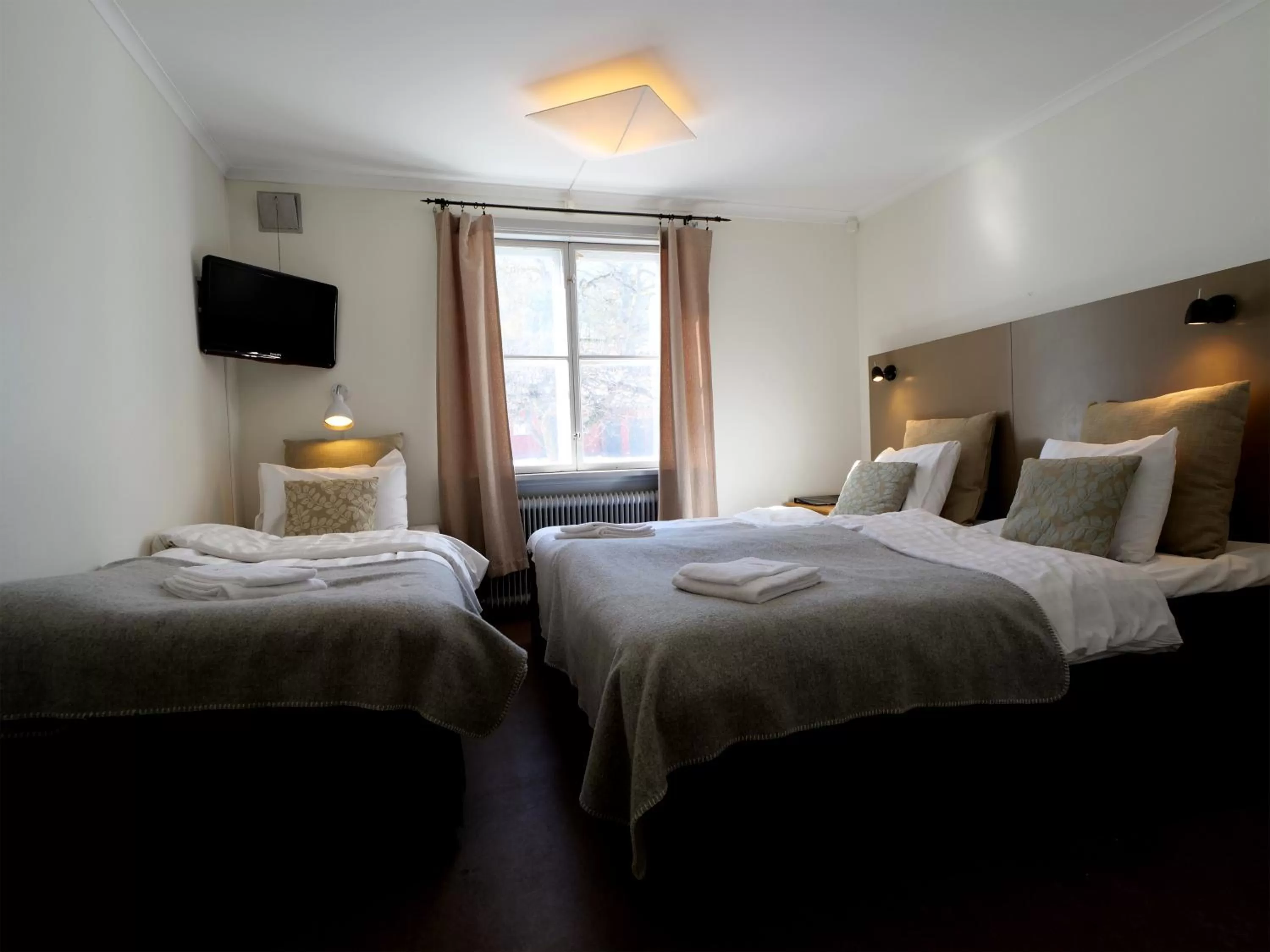 Family, Bed in Gripsholms BnB