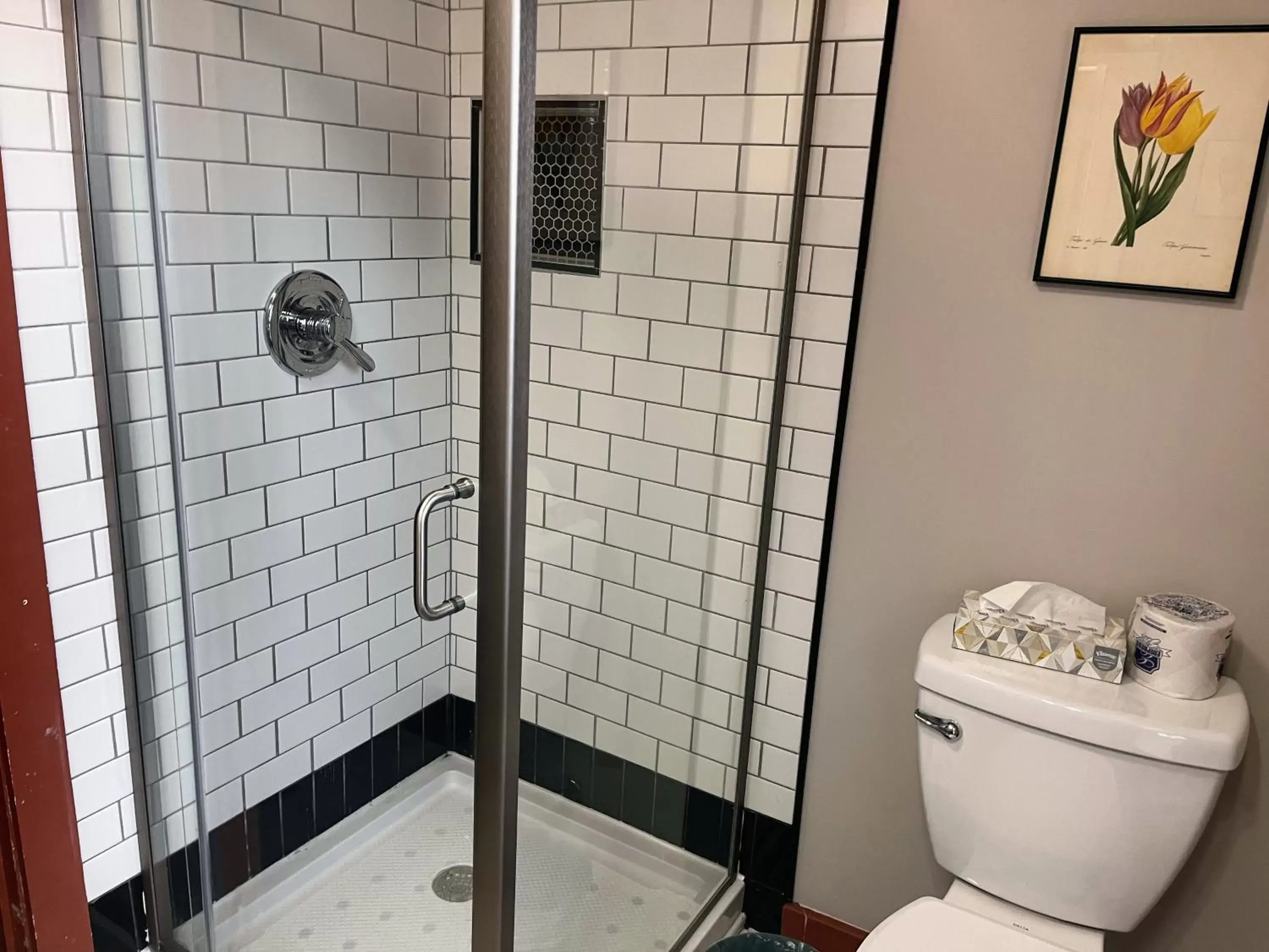 Bathroom in Lakeside Inn