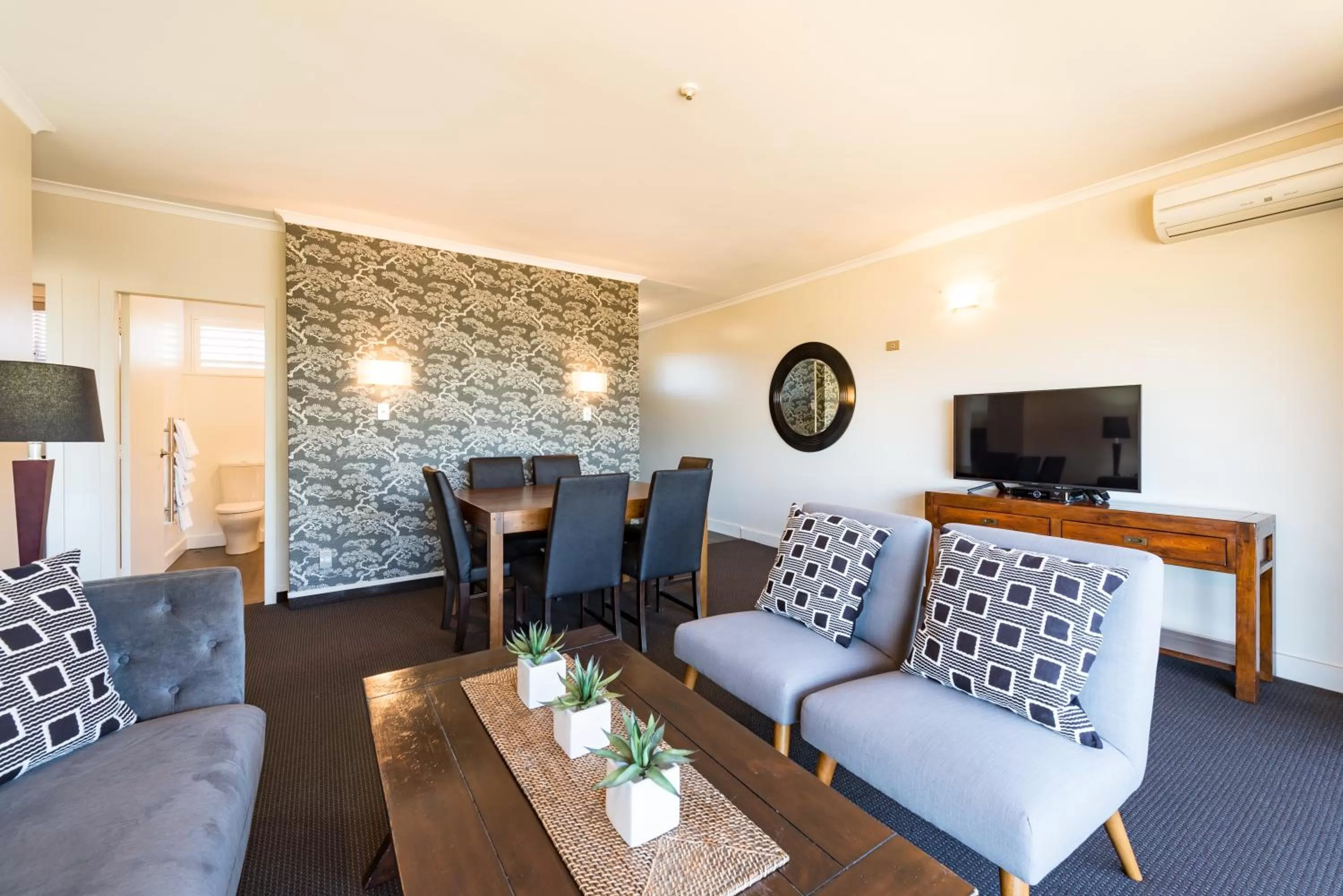 Suncourt Hotel & Conference Centre