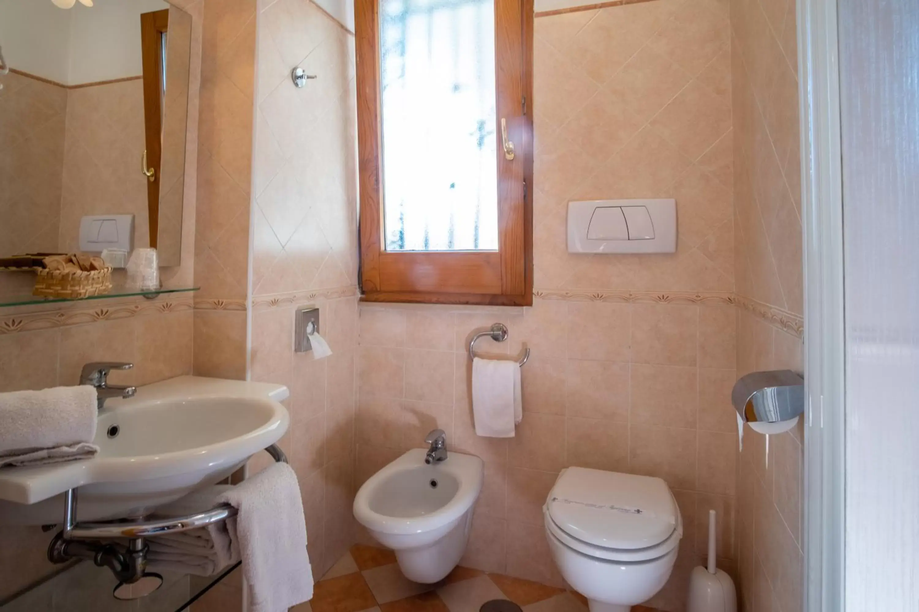Bathroom in Hotel Savoia Sorrento