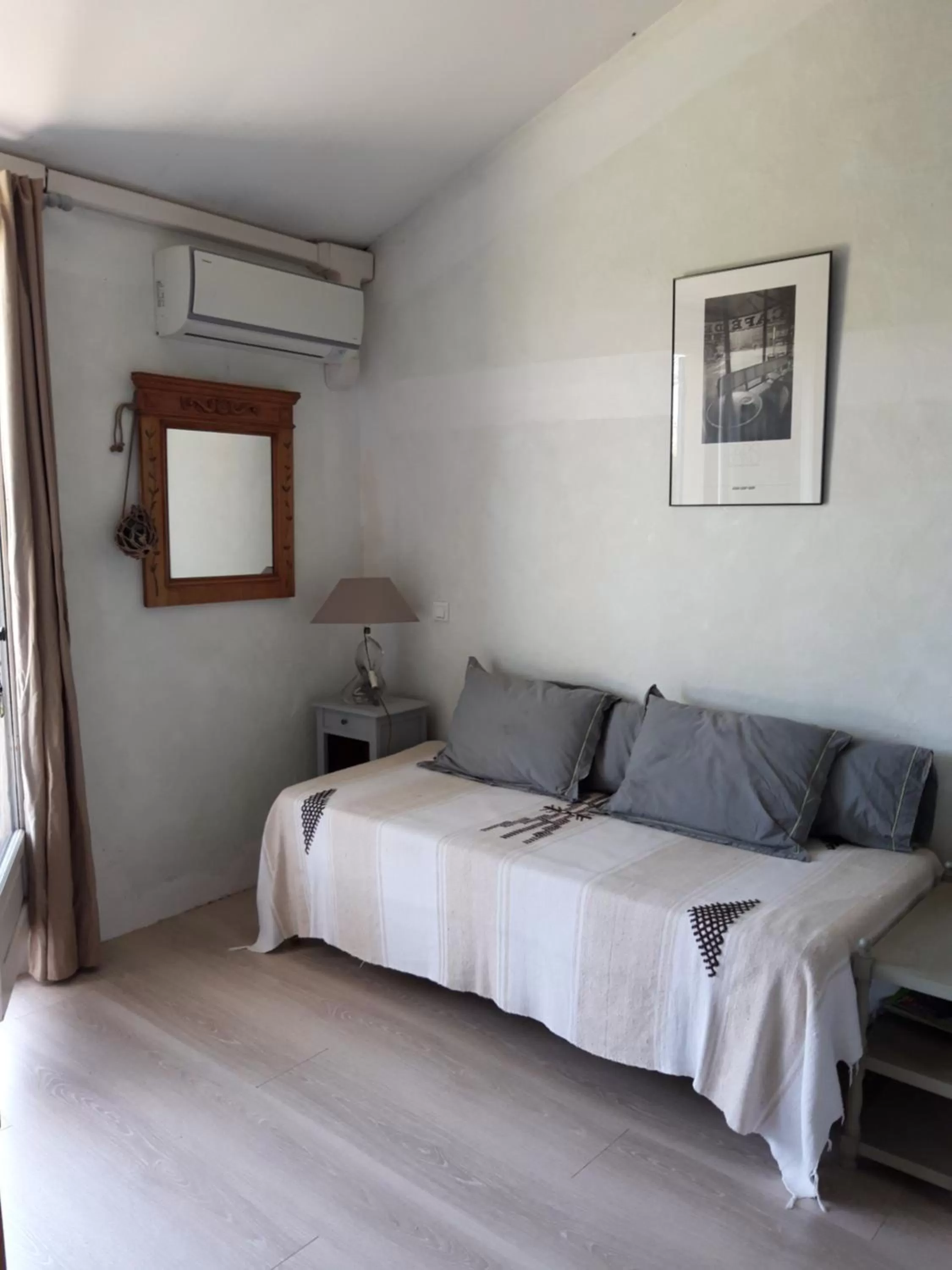 Seating area, Bed in Chambres d'Hôtes Aux Tournesols