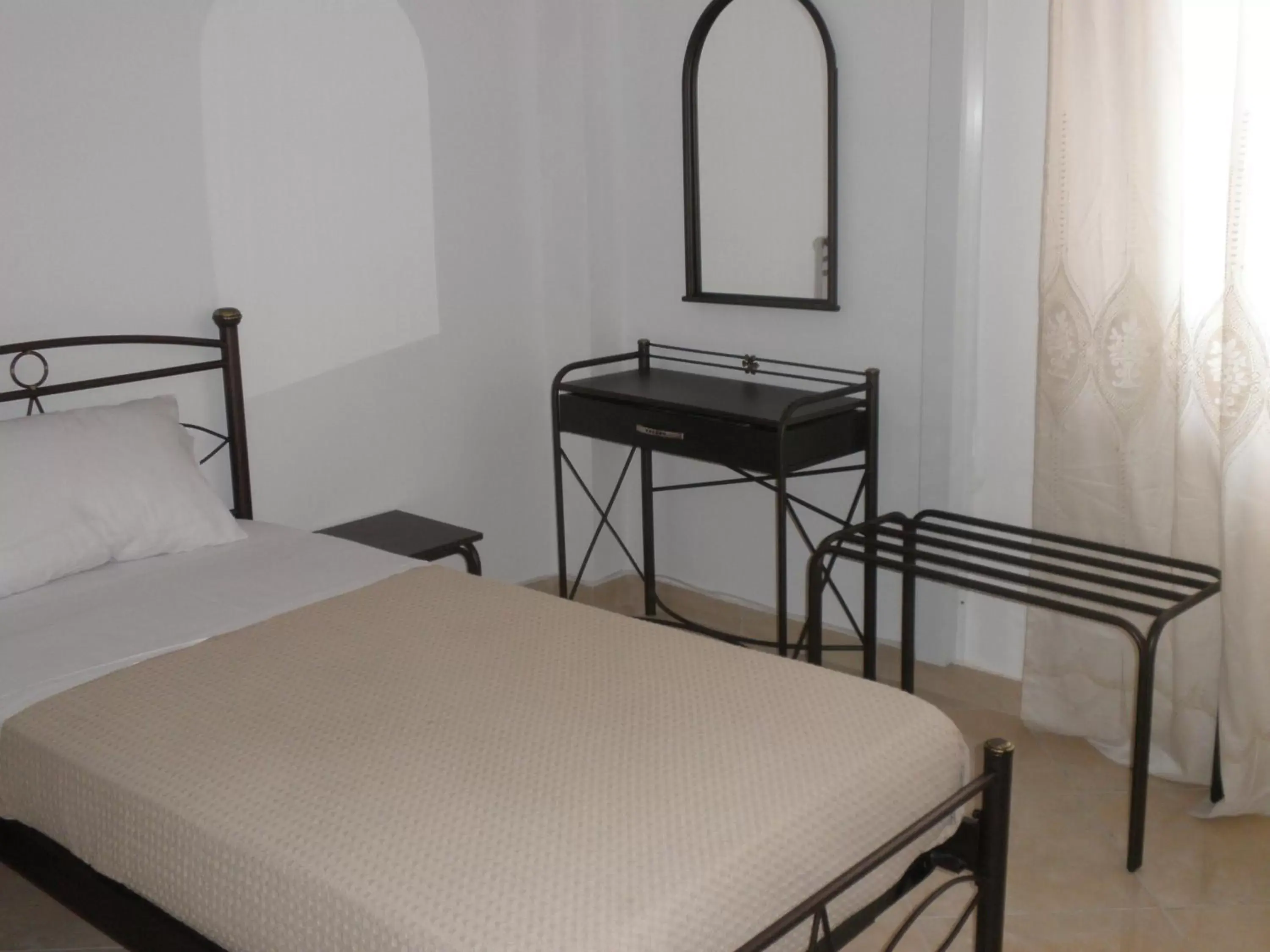Bed in Nikolakakis Rooms Lavrio