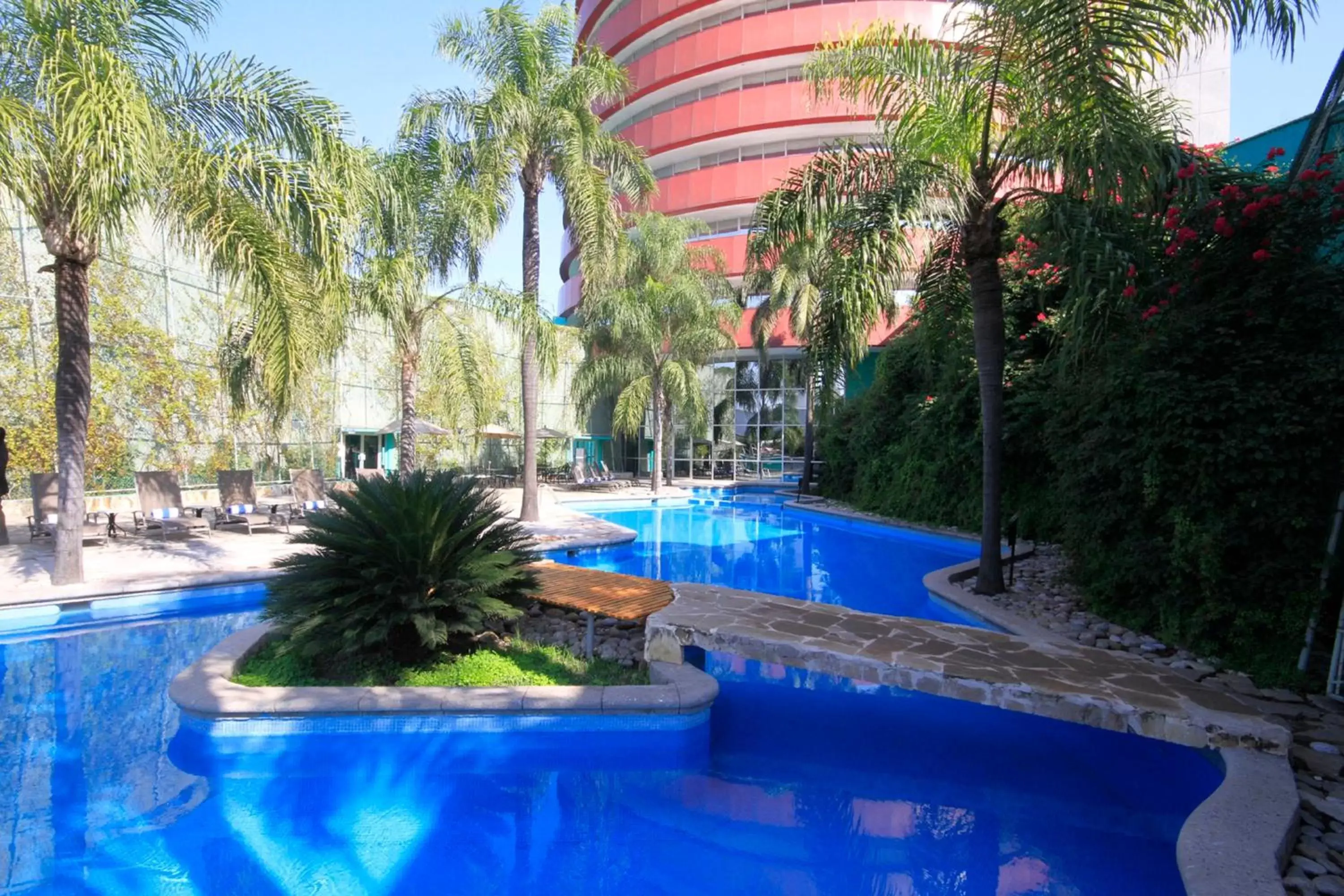 Swimming Pool in Holiday Inn Monterrey-Parque Fundidora, an IHG Hotel