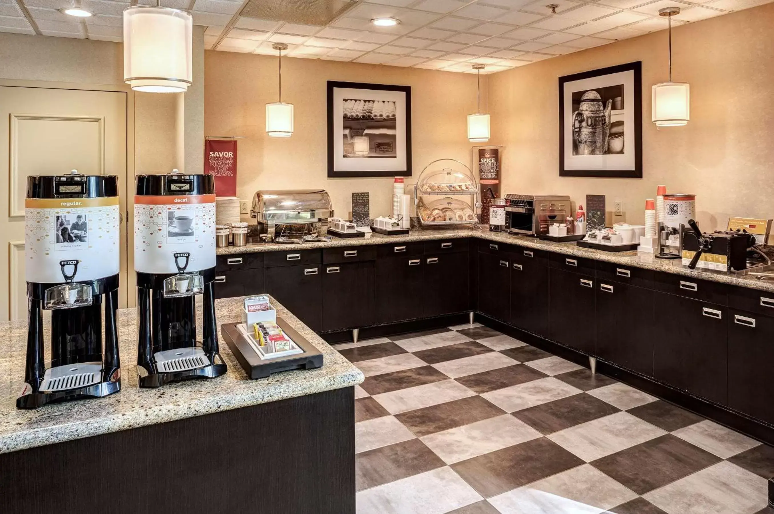 Dining area, Restaurant/Places to Eat in Hampton Inn & Suites Palm Desert