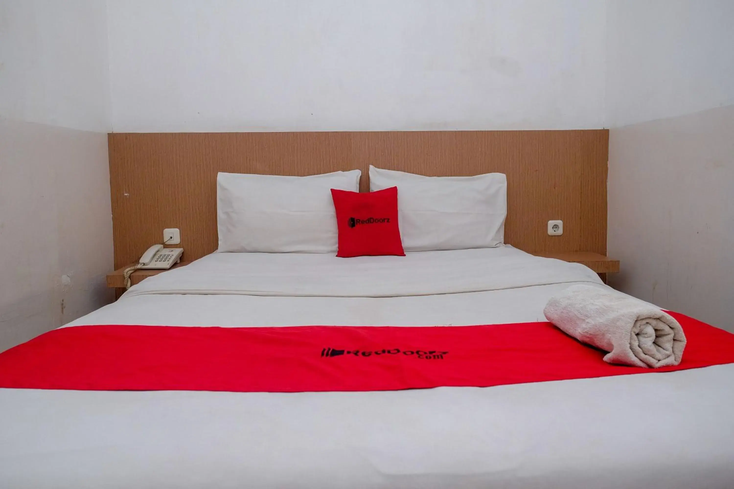 Bedroom, Bed in RedDoorz @ Pengayoman Panakkukang 2