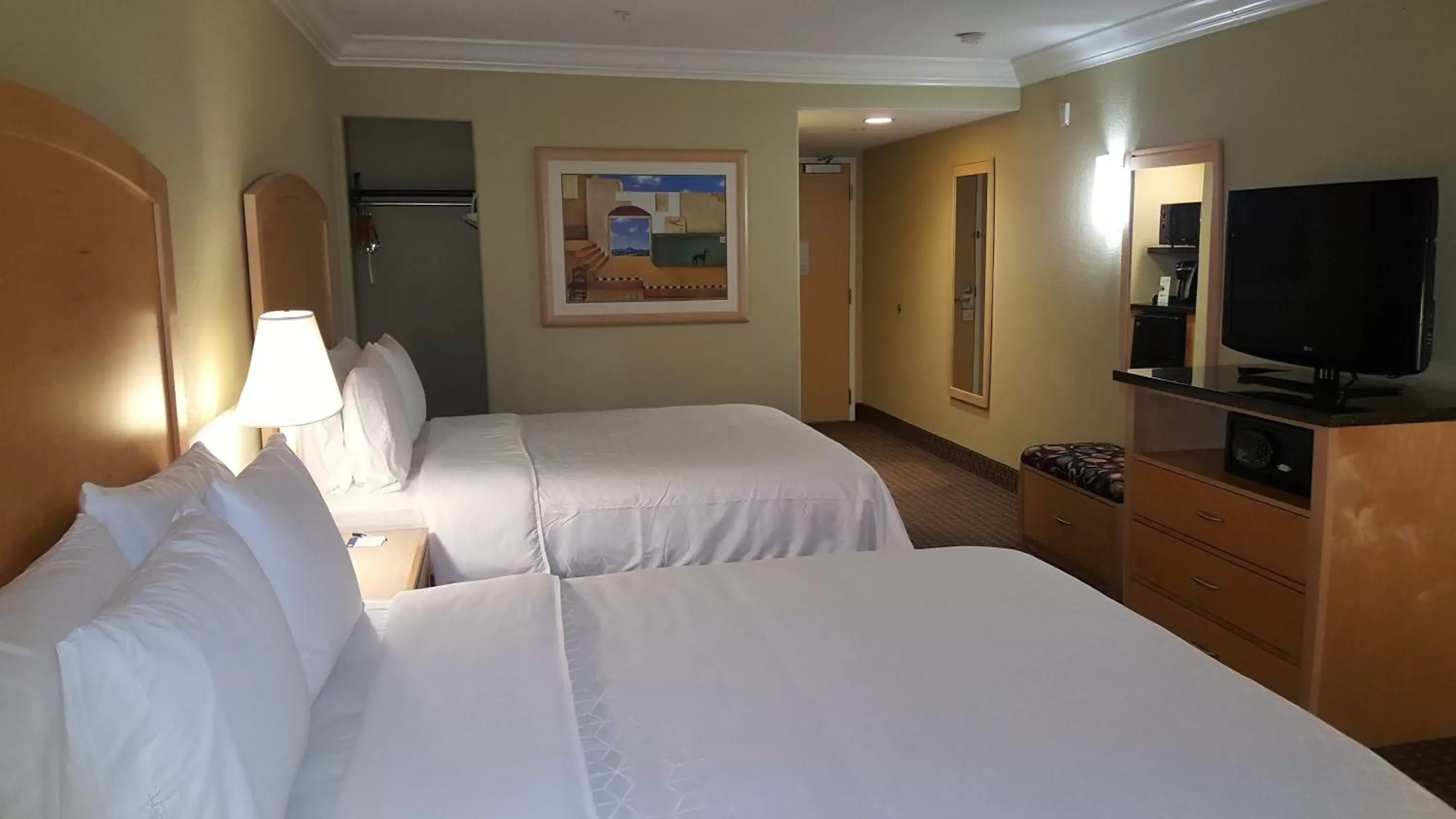 Photo of the whole room, Bed in Holiday Inn Express Hotel & Suites Vacaville, an IHG Hotel