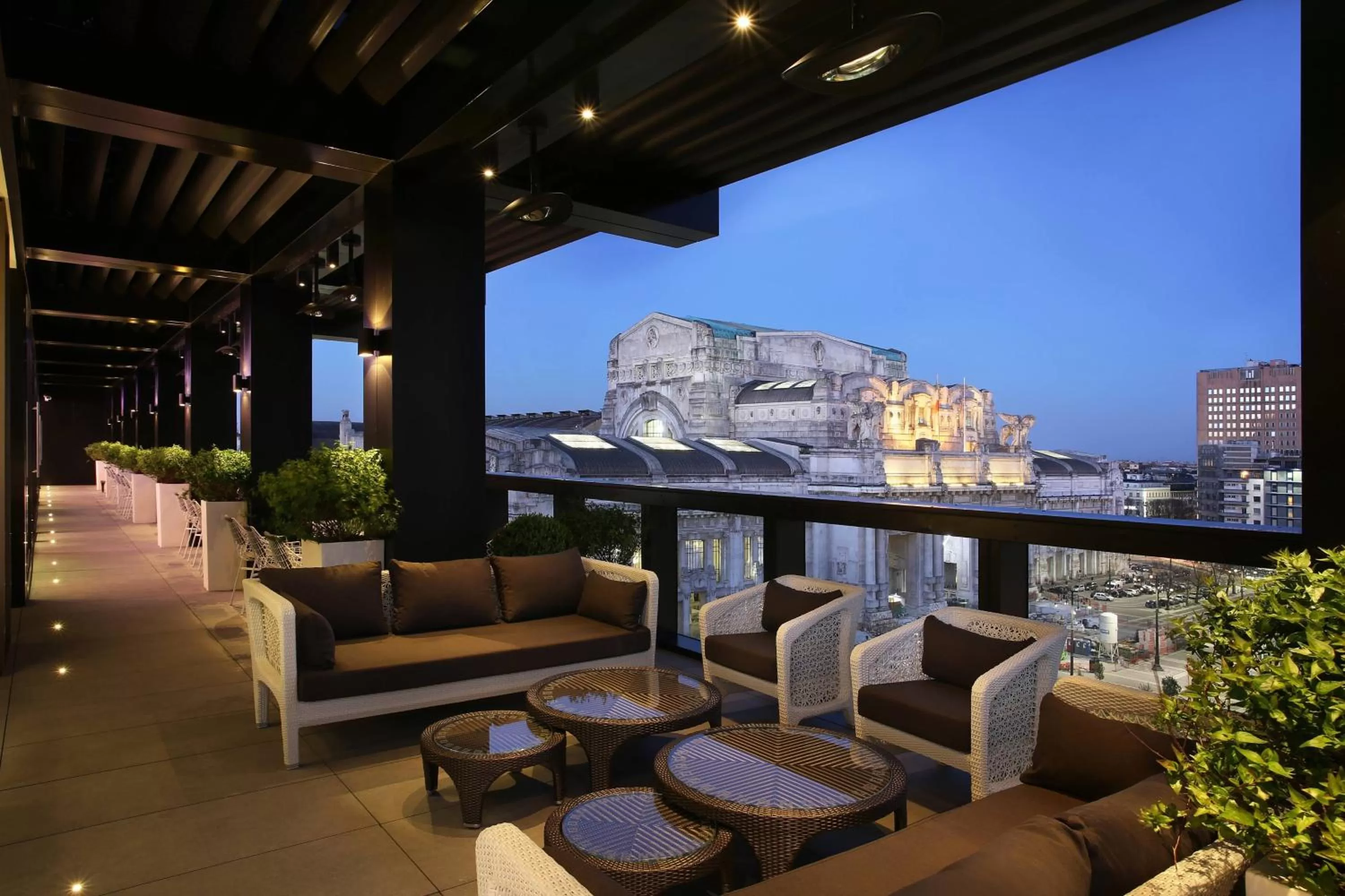 Lounge or bar in Excelsior Hotel Gallia, a Luxury Collection Hotel, Milan