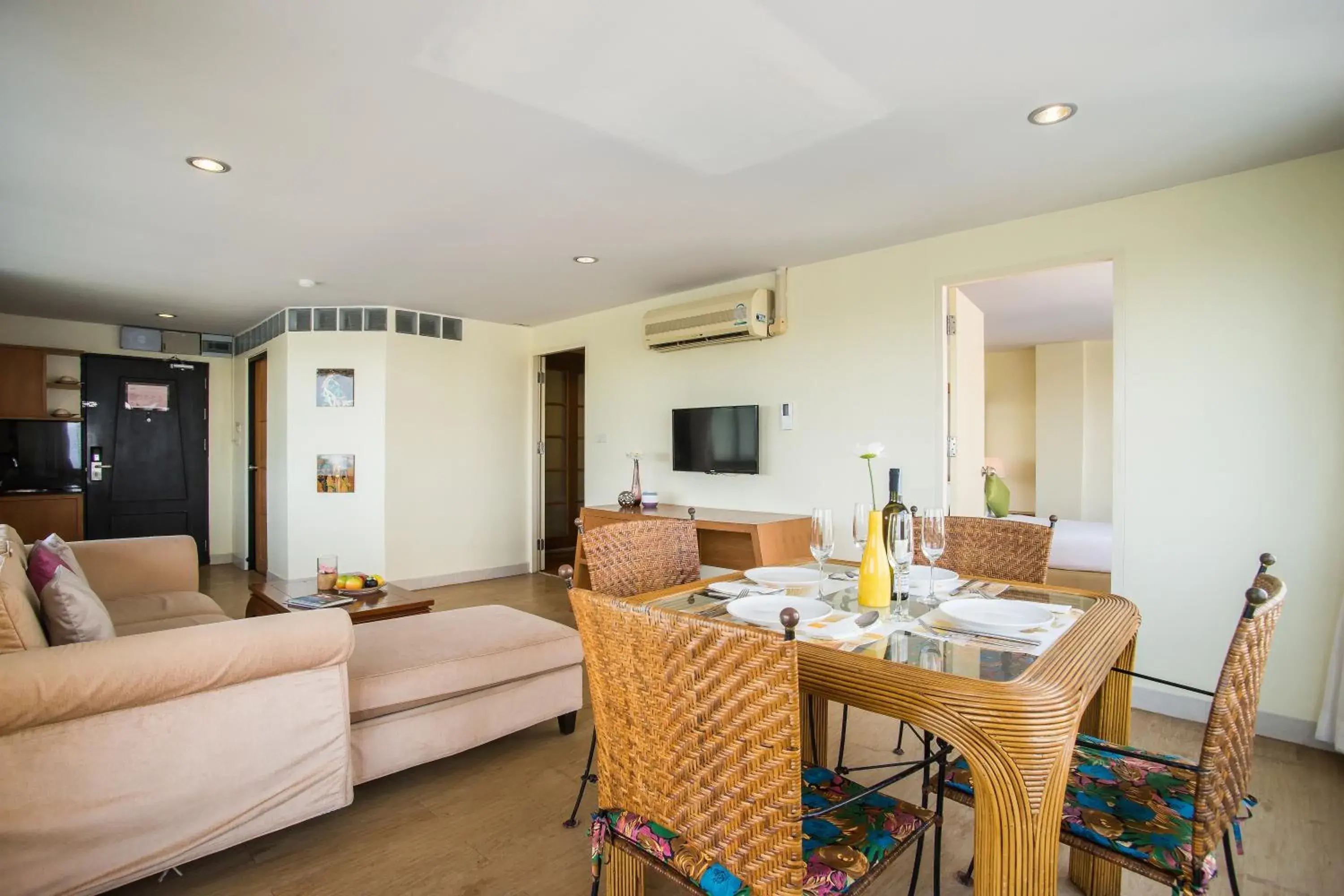 Dining area, Seating Area in Bella Villa Metro