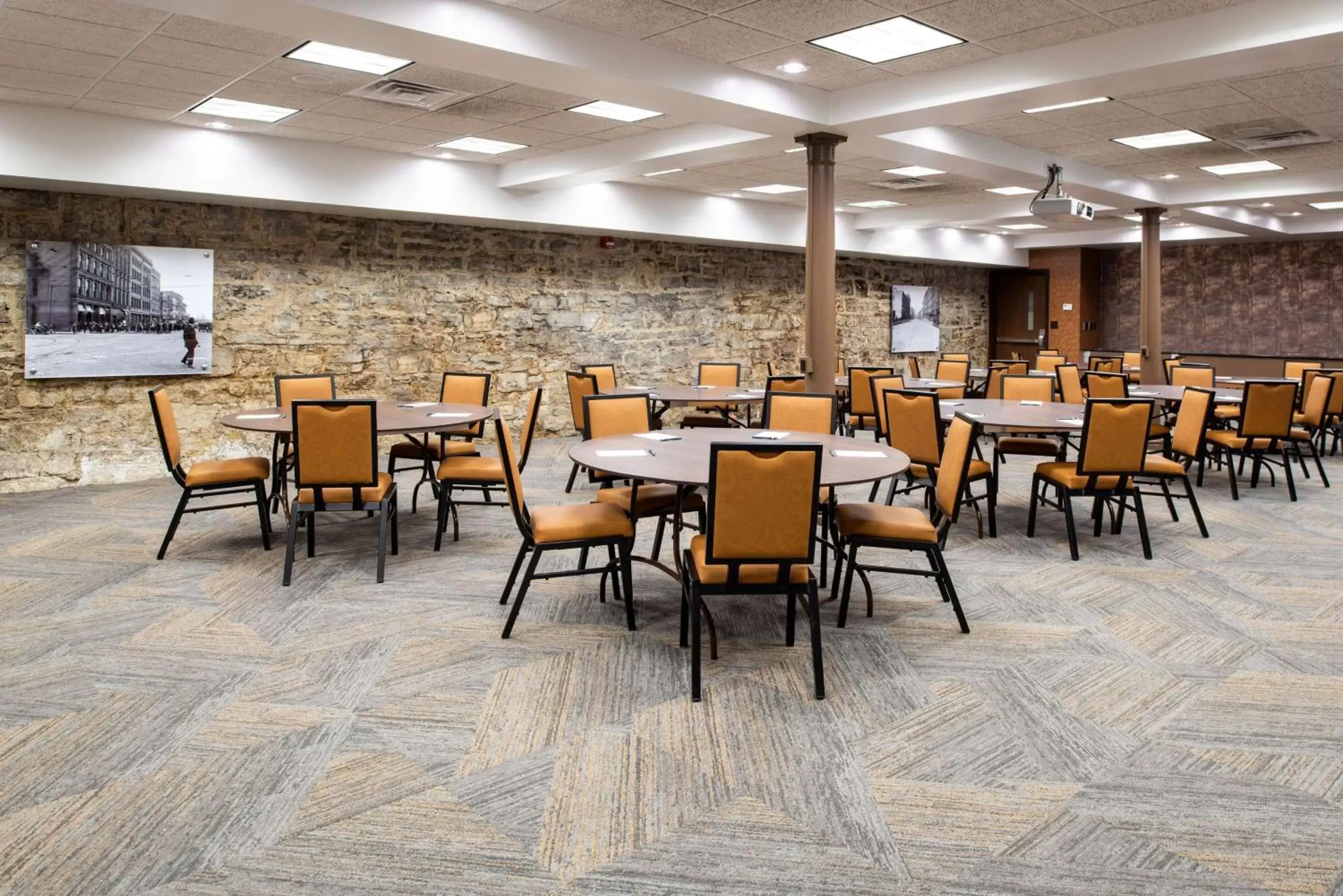 Meeting/conference room, Restaurant/Places to Eat in Homewood Suites by Hilton Indianapolis Downtown