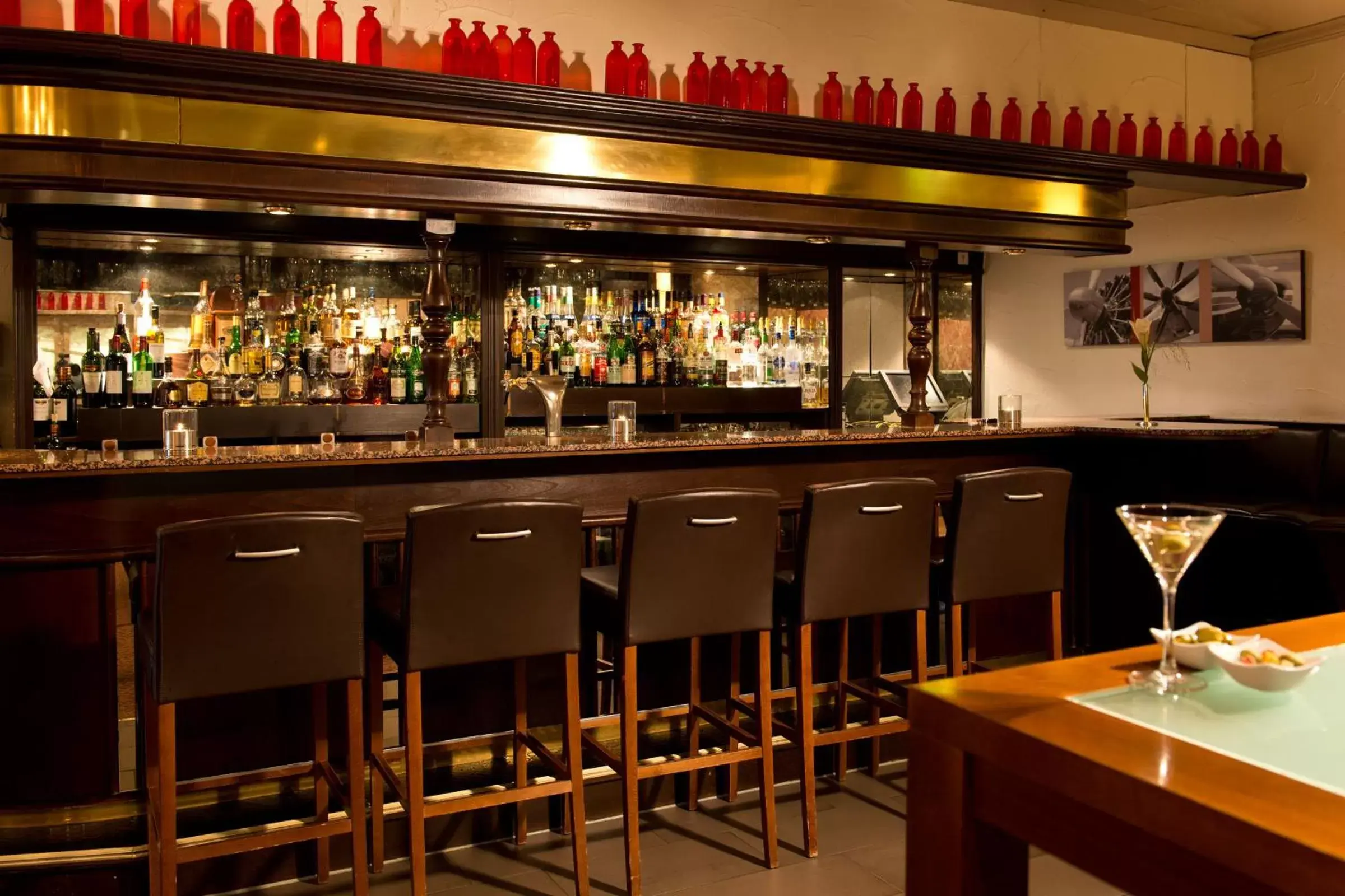 Lounge or bar, Restaurant/Places to Eat in Leonardo Hotel Köln Bonn Airport