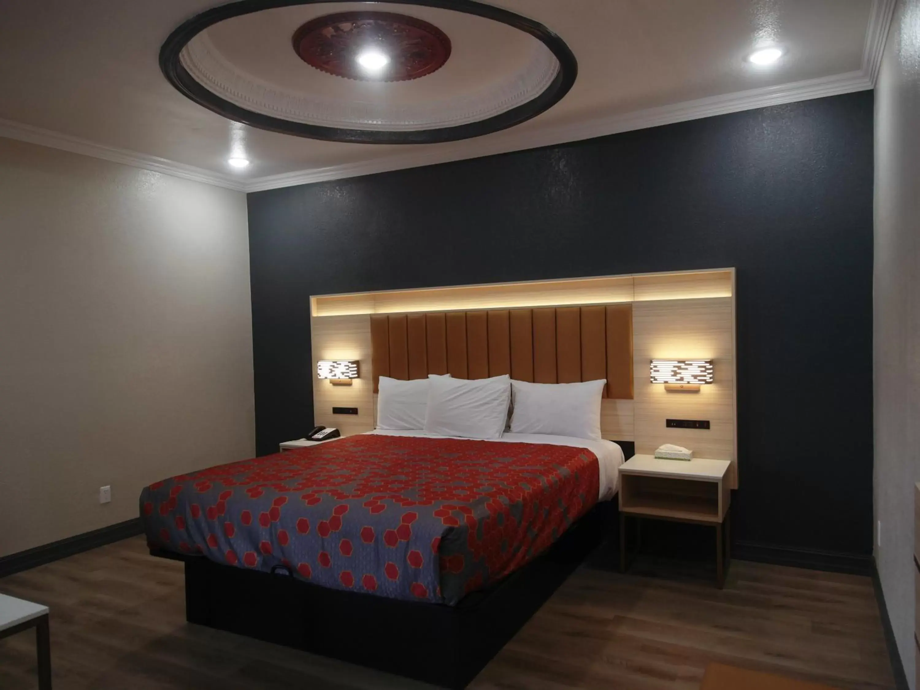 Bed in Americas Best Value Inn-Rialto