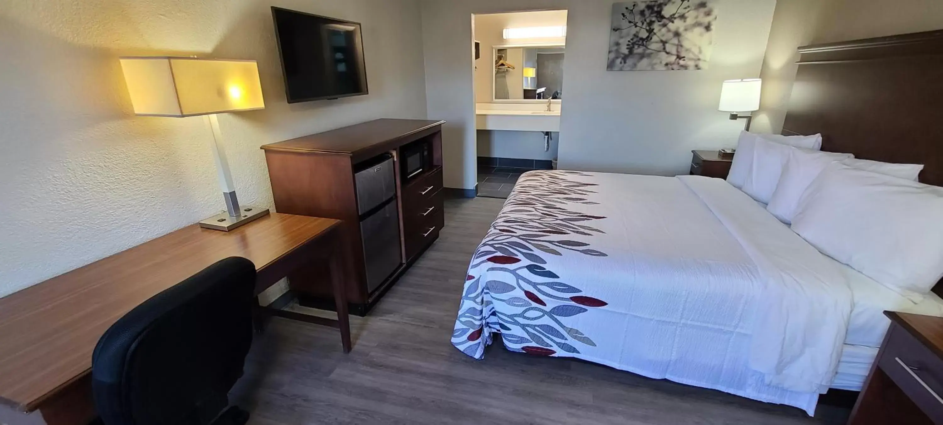 Bedroom, Bed in Red Roof Inn LaGrange