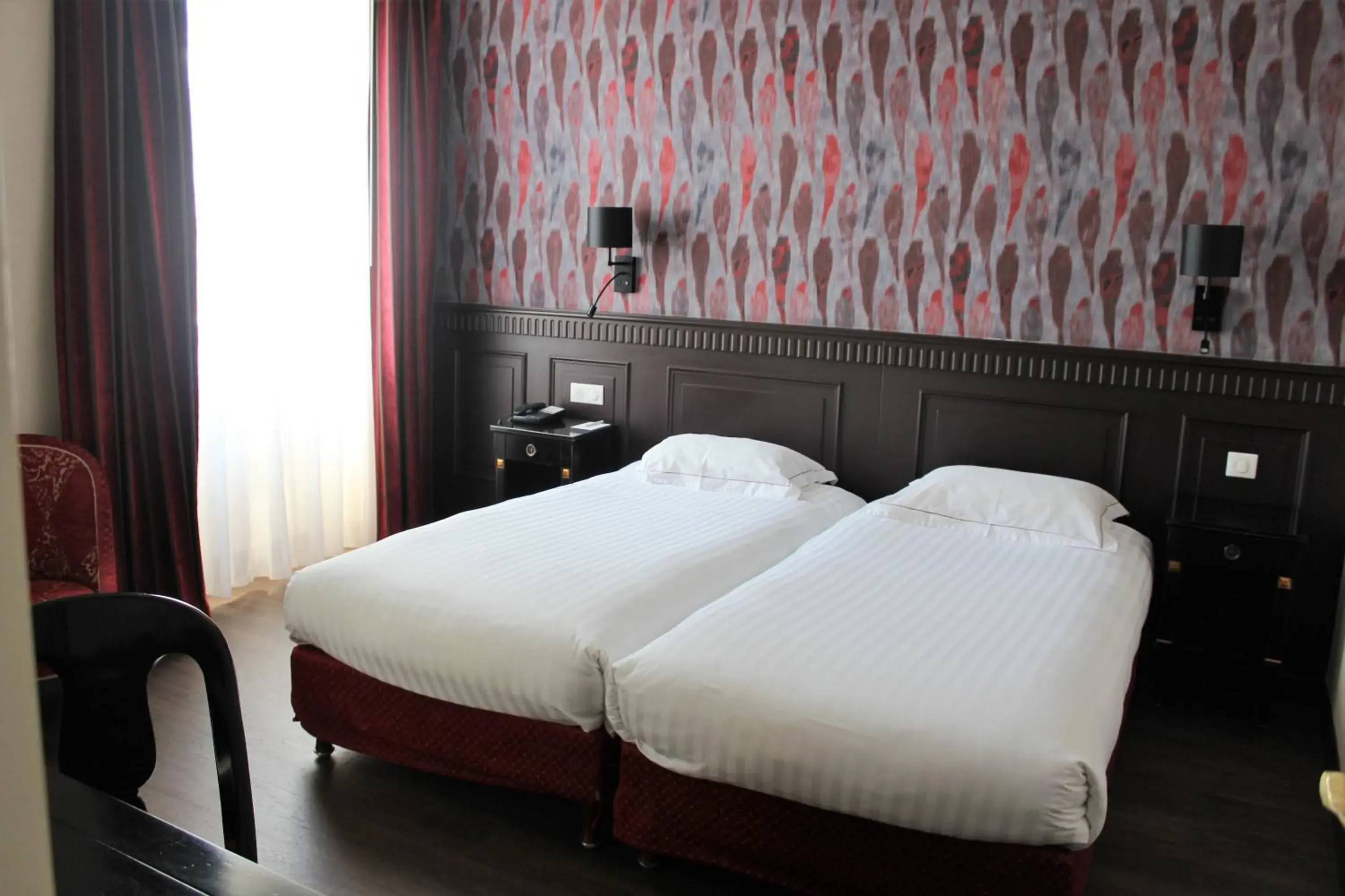 Photo of the whole room, Bed in Best Western Plus Hotel D'Angleterre