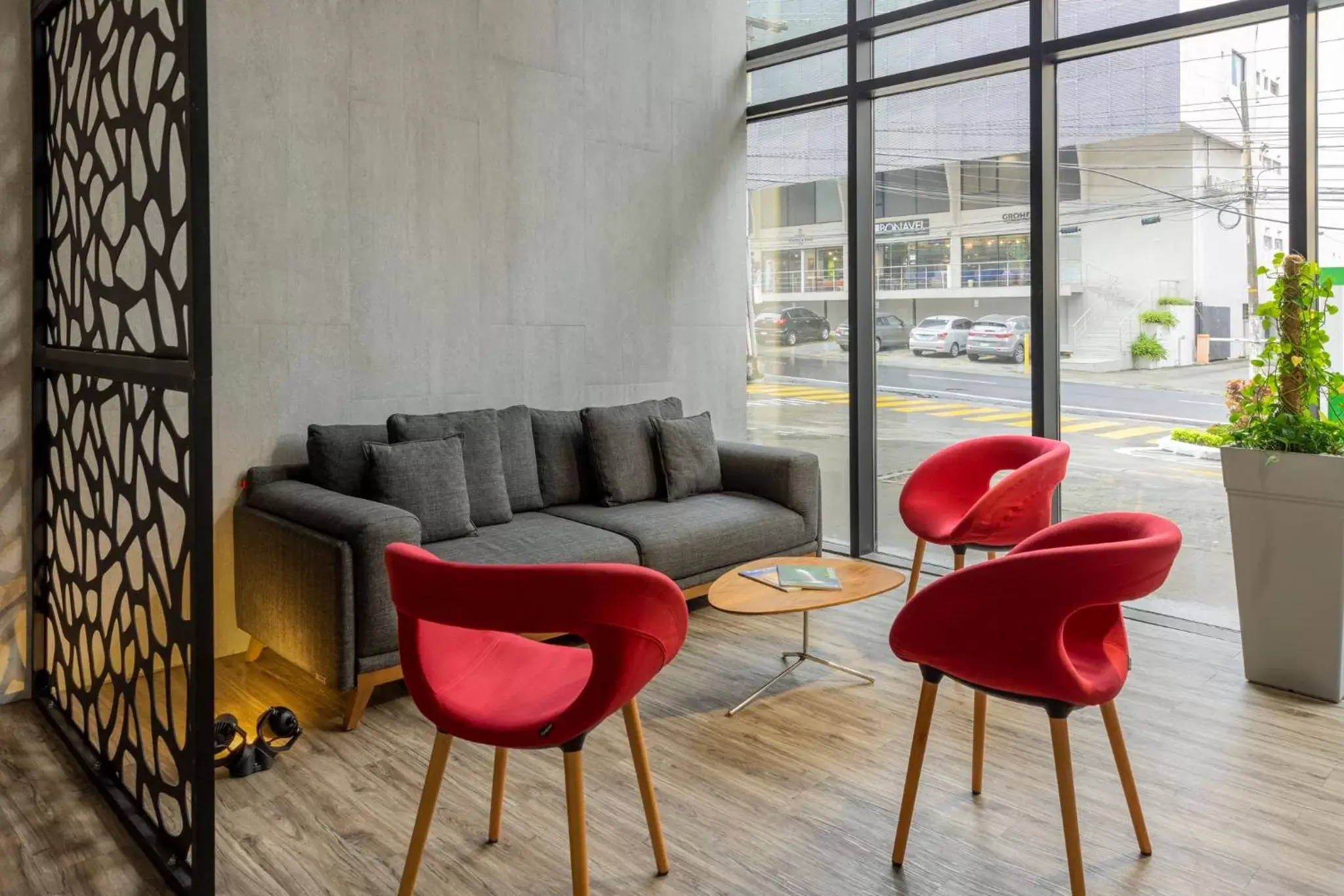 Lounge or bar in Holiday Inn Panama Distrito Financiero by IHG Lounge or bar in Holiday Inn Panama Distrito Financiero by IHG