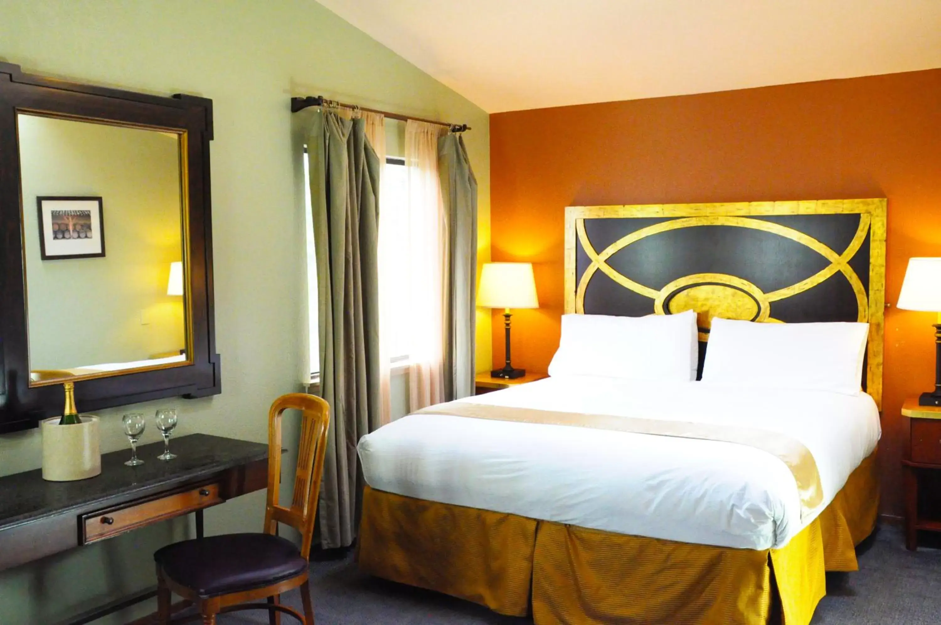 Photo of the whole room, Bed in Bodega Bay Inn