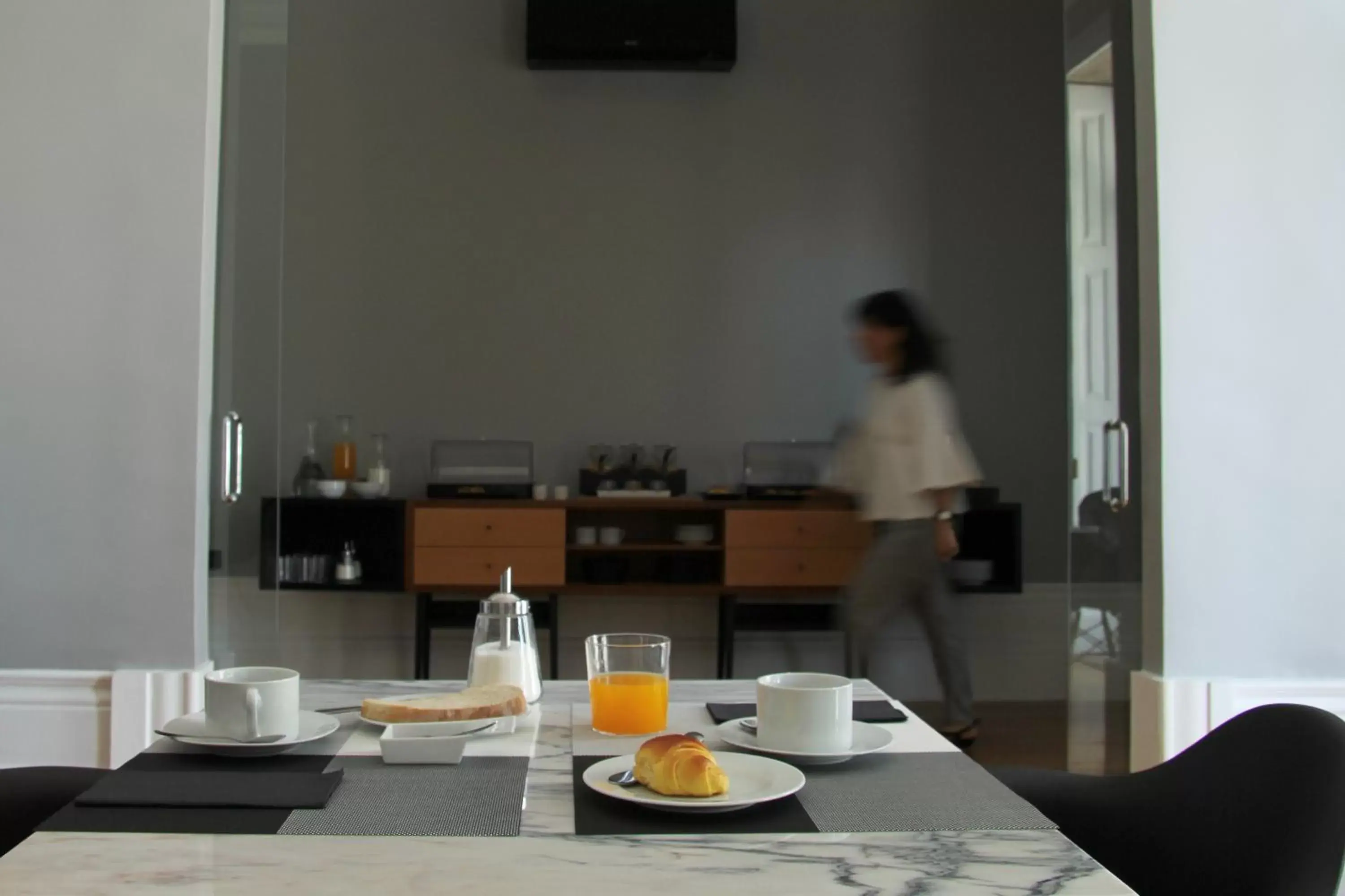 Buffet breakfast, Restaurant/Places to Eat in Porto Music Guest House