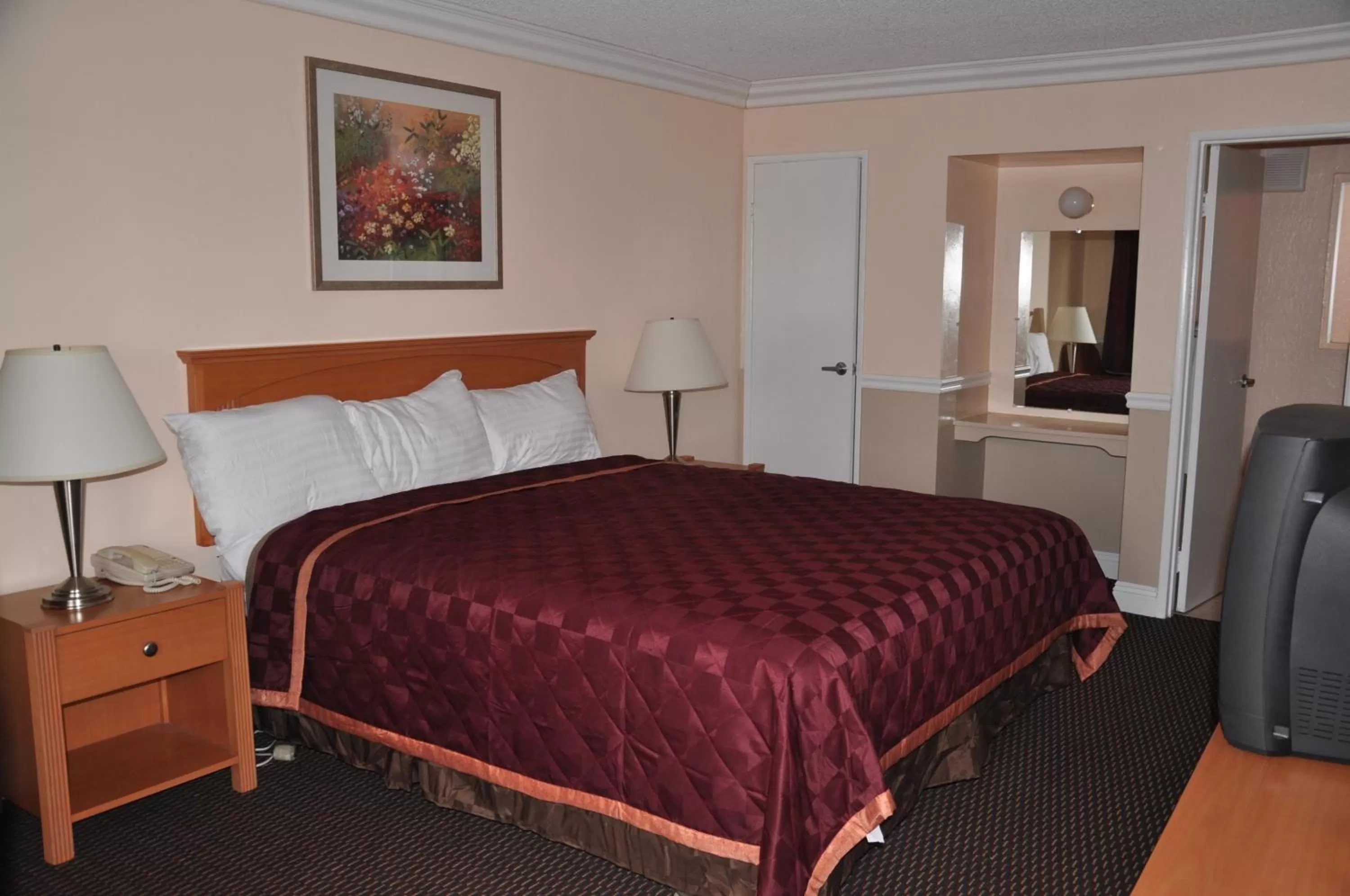 Bedroom, Bed in Americas Best Value Inn - Downtown Oakland/Lake Merritt