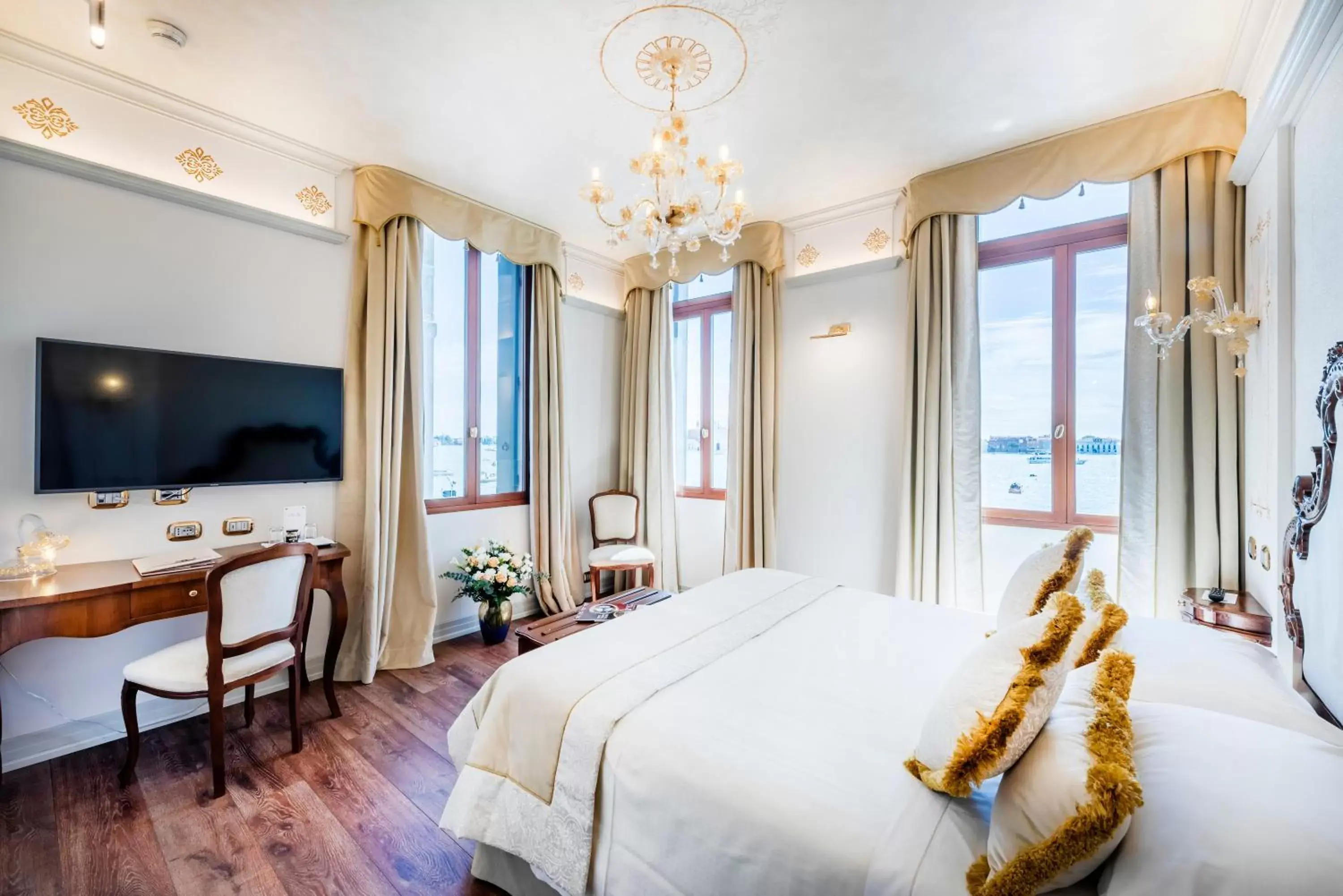 Bedroom in Monaco & Grand Canal