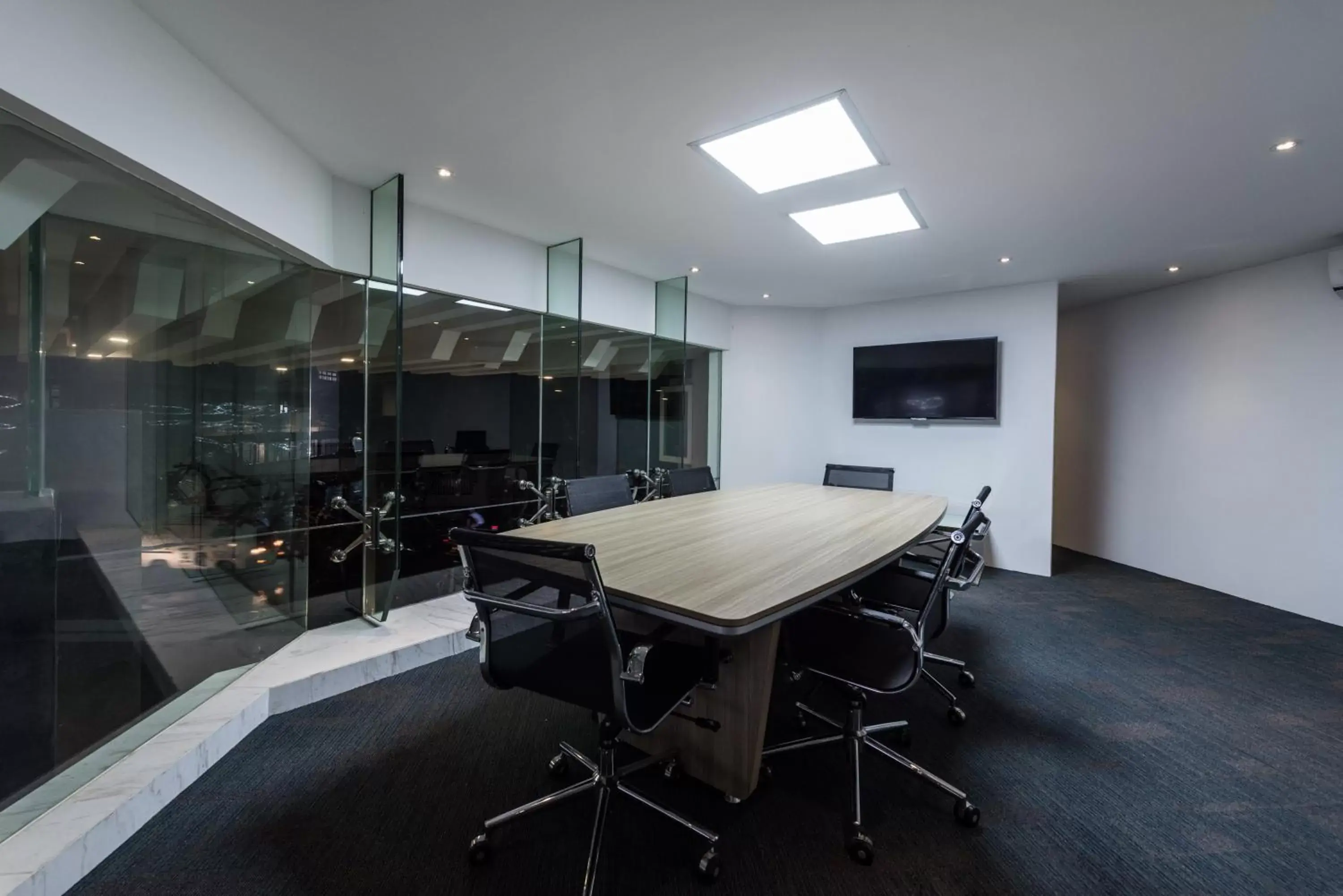 Business facilities, Business Area/Conference Room in Naki Suites @ Silvertown