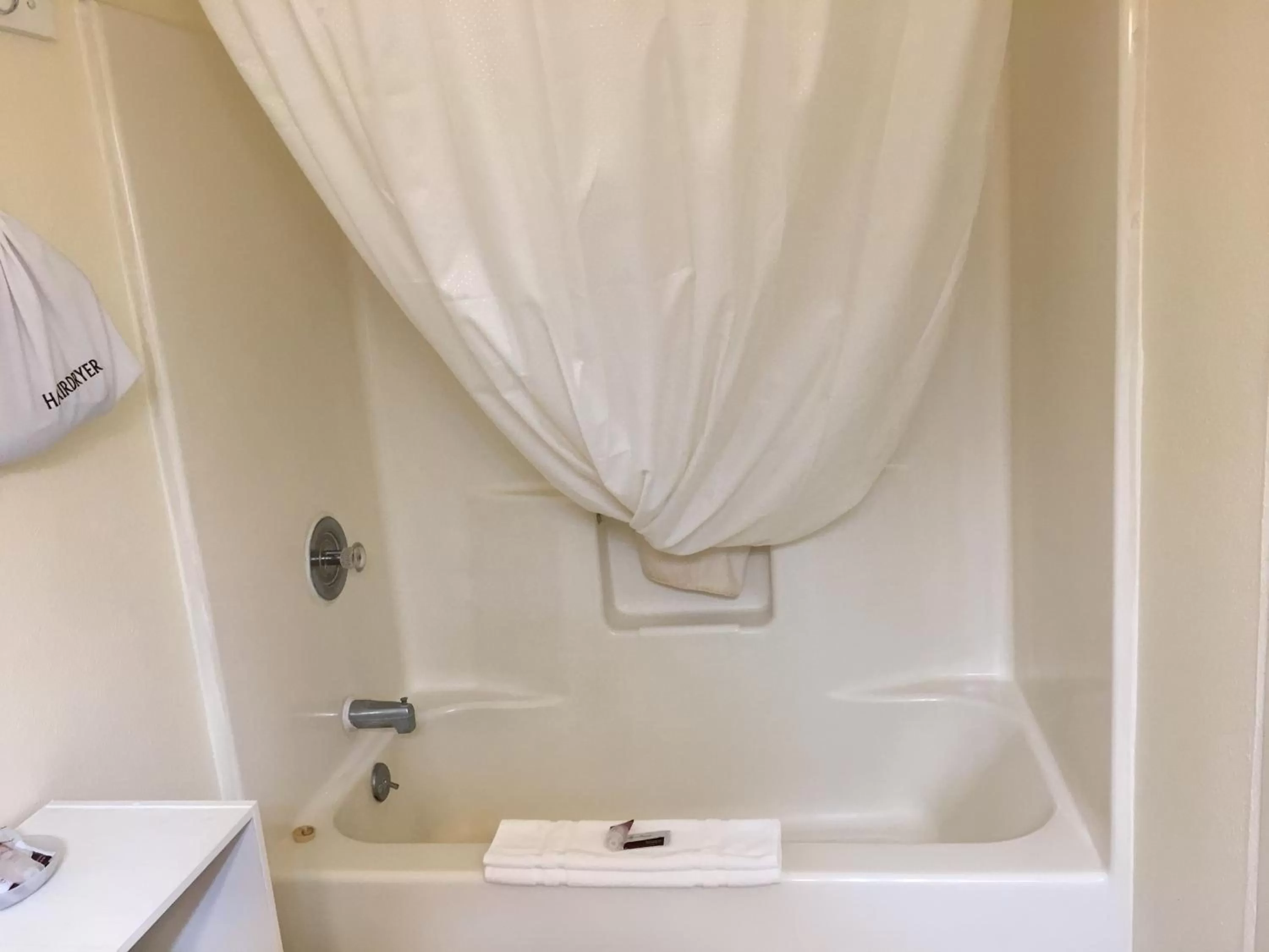 Shower in The Canyon Motel & RV Park