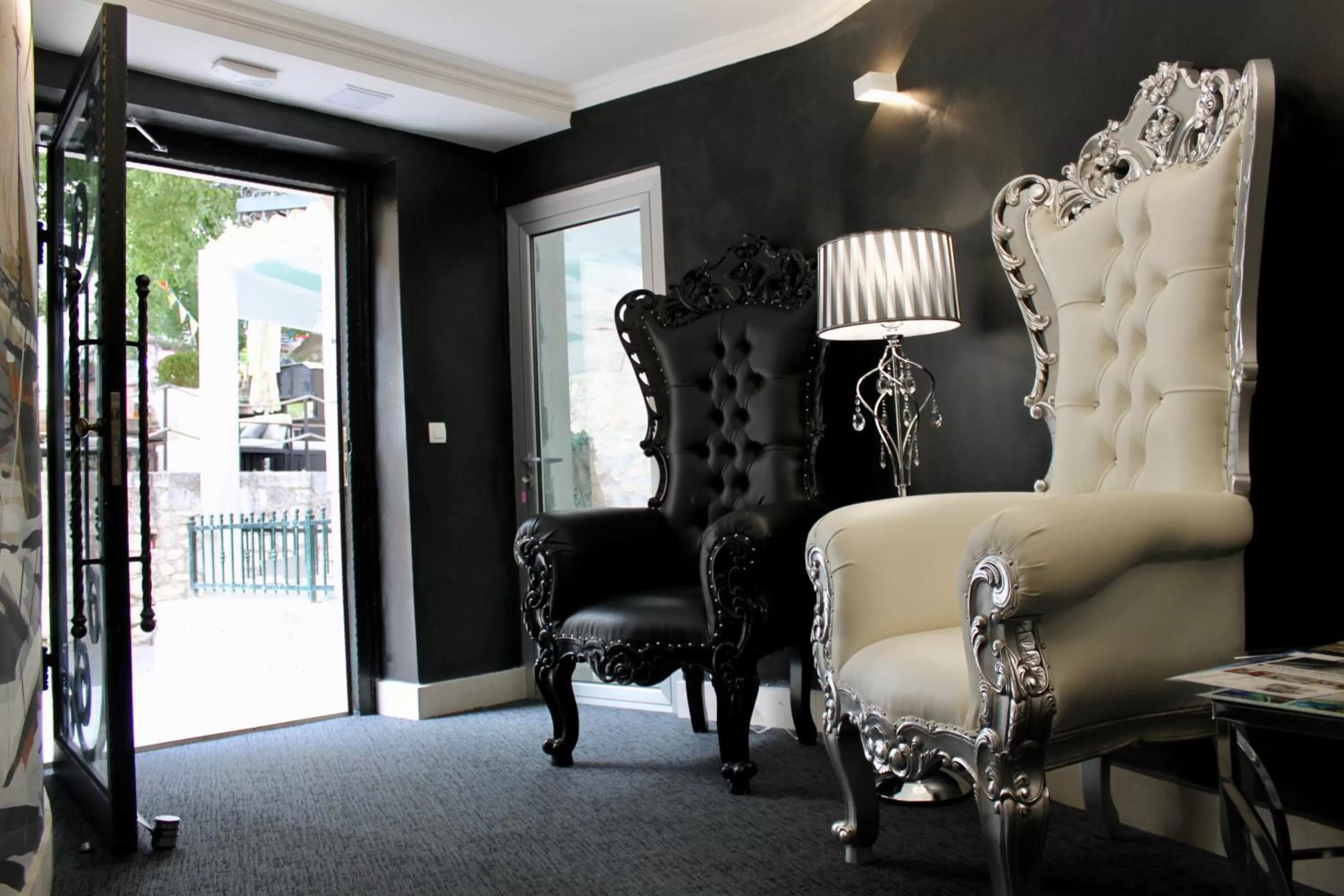 Seating area in Galeria Valeria Seaside Downtown - MAG Quaint & Elegant Boutique Hotels