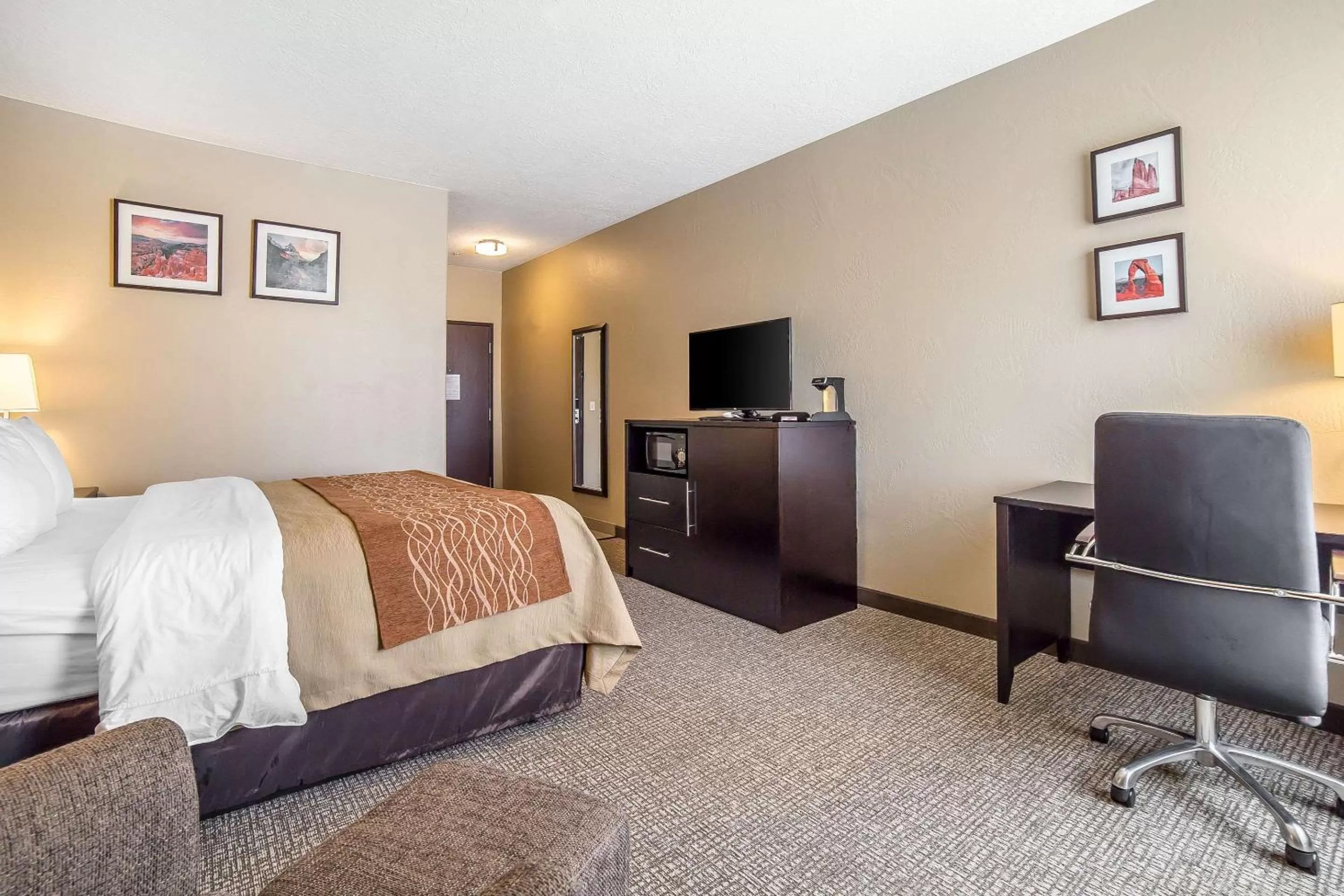 Photo of the whole room, Bed in Comfort Inn & Suites Vernal - National Monument Area