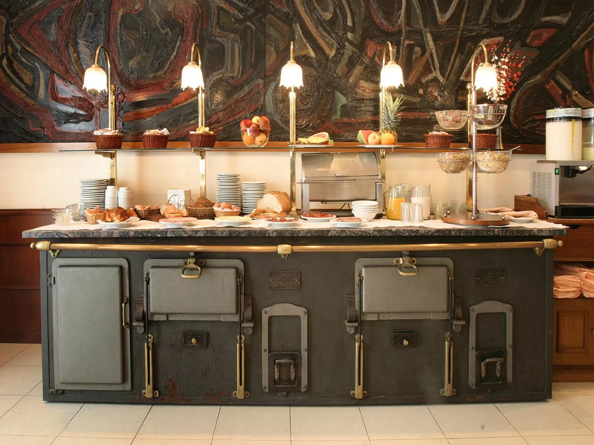 Restaurant/places to eat in Gaudi Hotel