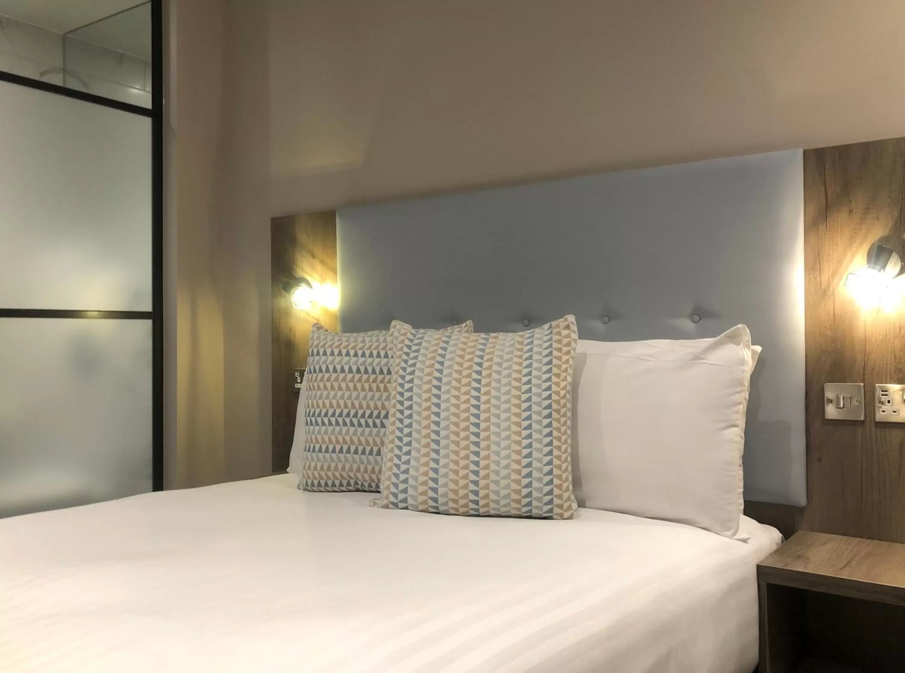 Bed in Euston Square Hotel