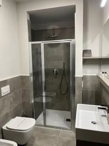 Bathroom in Continental Hotel