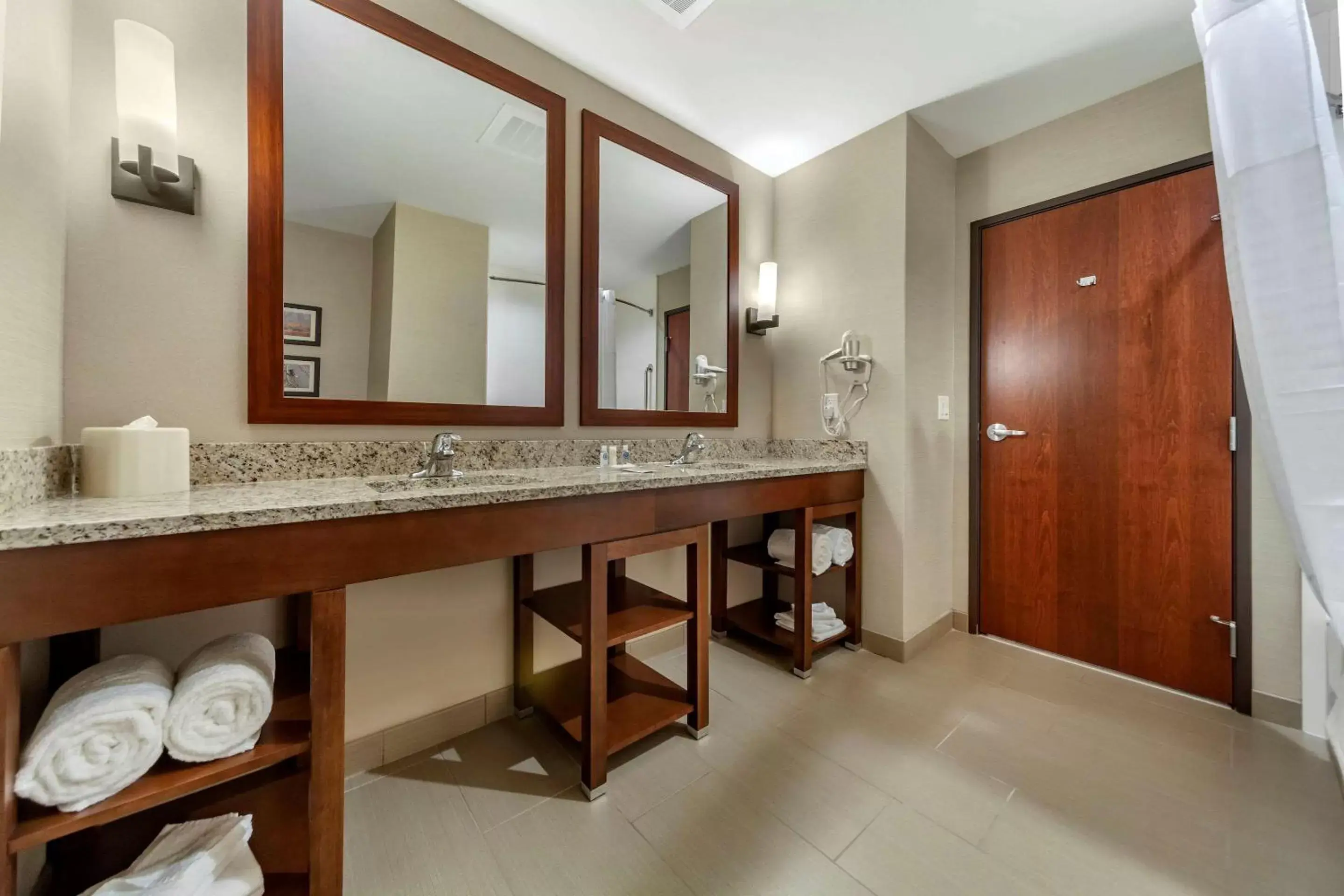 Bedroom, Bathroom in Comfort Suites Grand Island