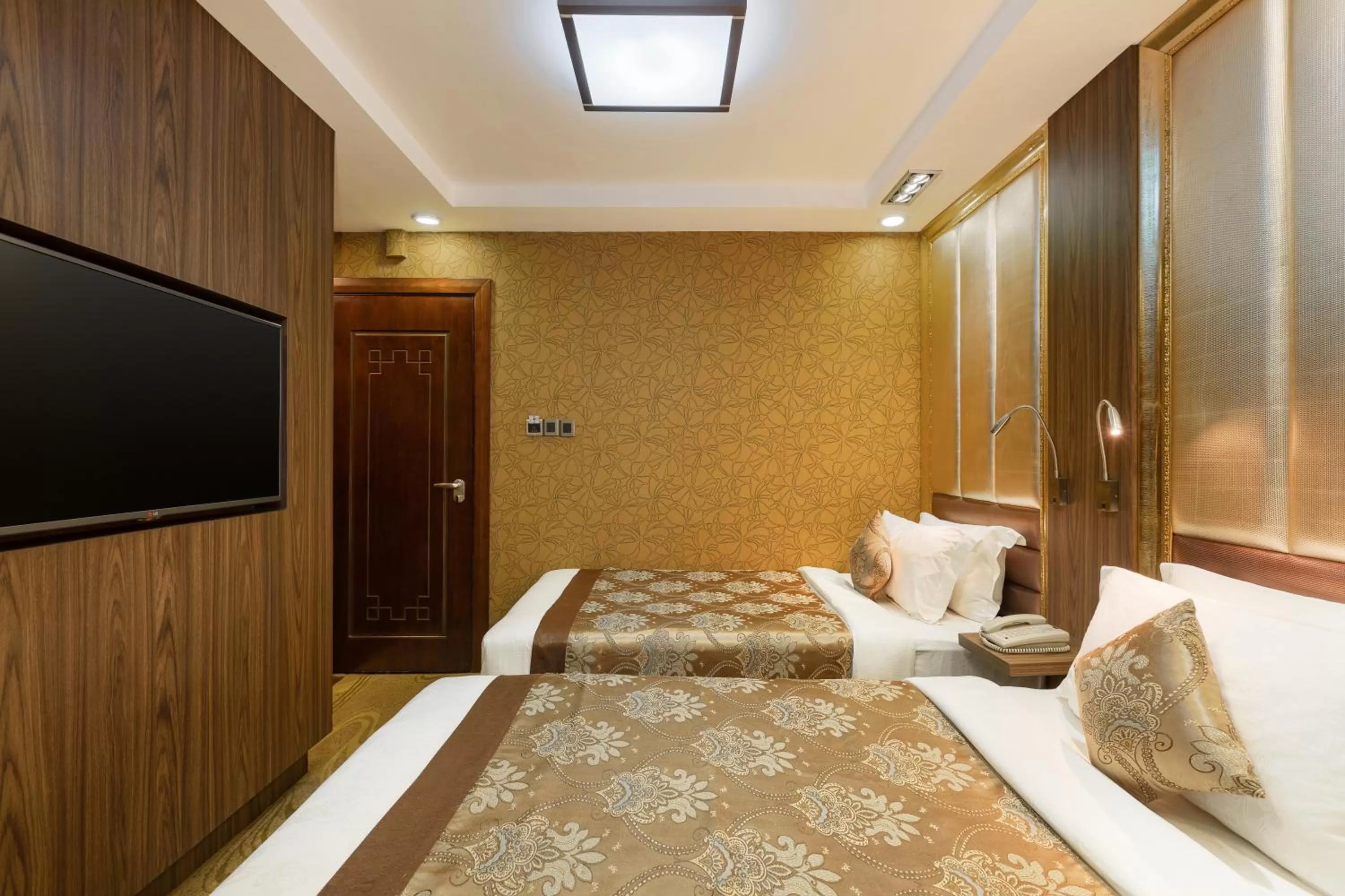 Bed in Best Western Chinatown Hotel